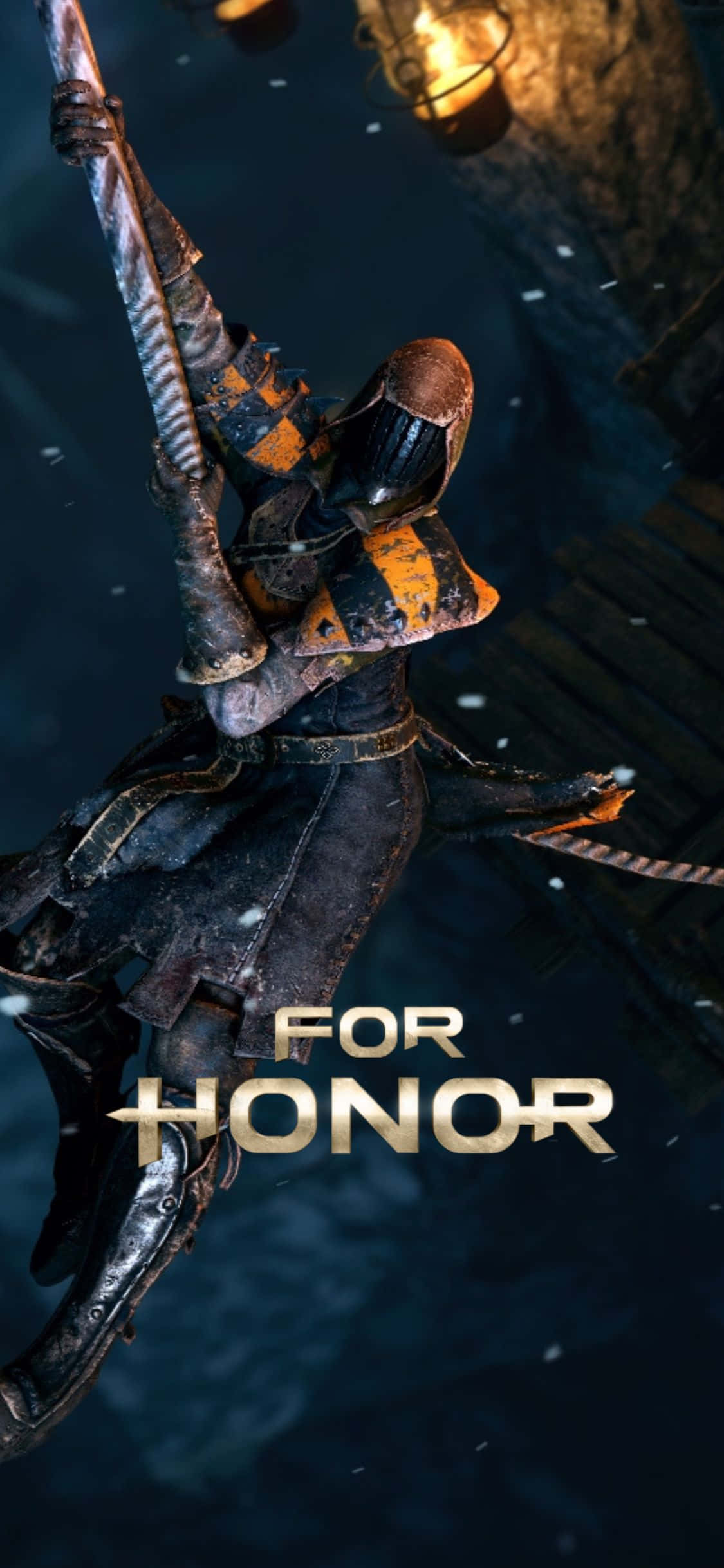 iPhone Xs For Honor 桌布 壁紙 — 一名身穿深色盔甲、帶有橙色點綴的戰士，在一個燈籠閃爍的昏暗地牢中揮舞繩索。