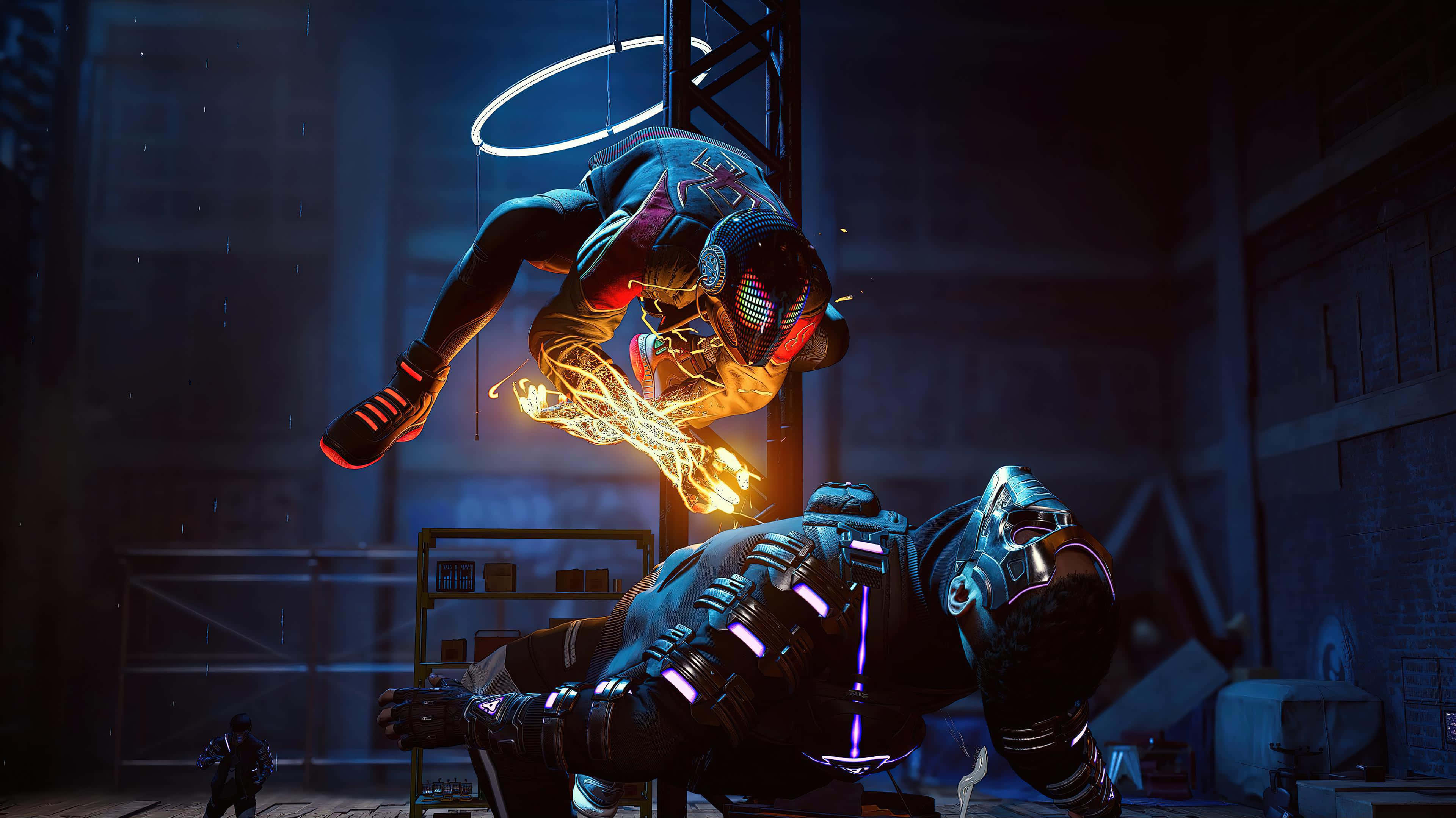 Spider Man Cool 桌布 壁紙 — 一名身穿發光盔甲的未來戰士，在雨中霓虹燈閃爍的工業小巷中，凌空躍過倒下的對手。