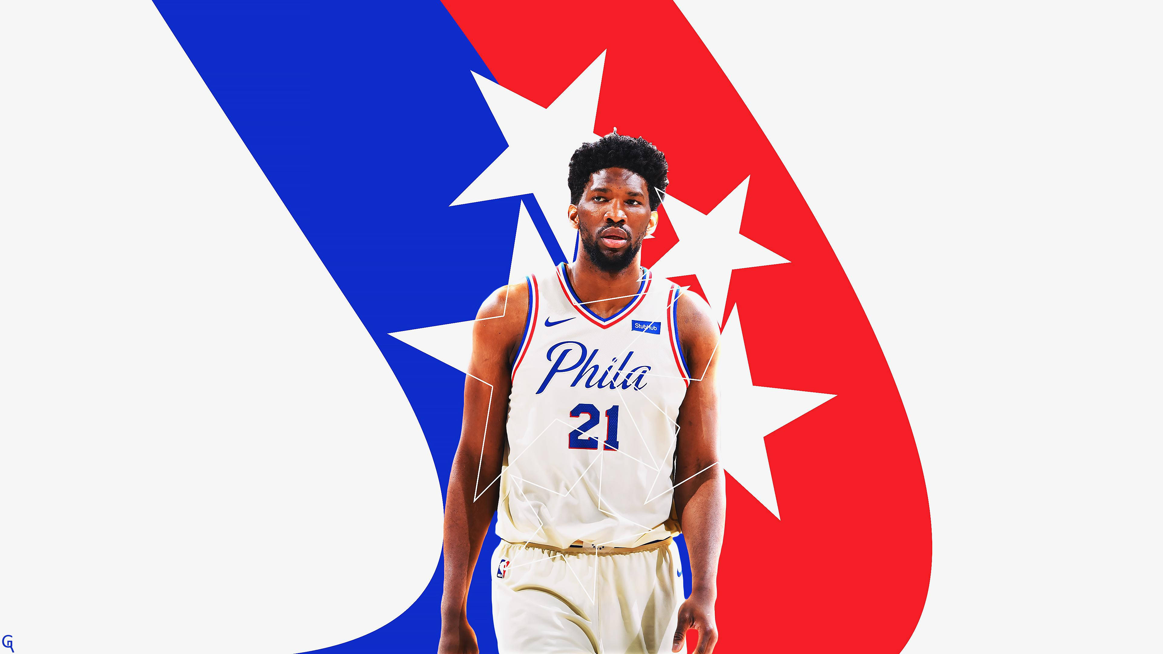 Embiid 桌布 壁紙 — 一名身穿白色Phila球衣的籃球運動員自信地站在大膽的紅、藍、白星形背景前。