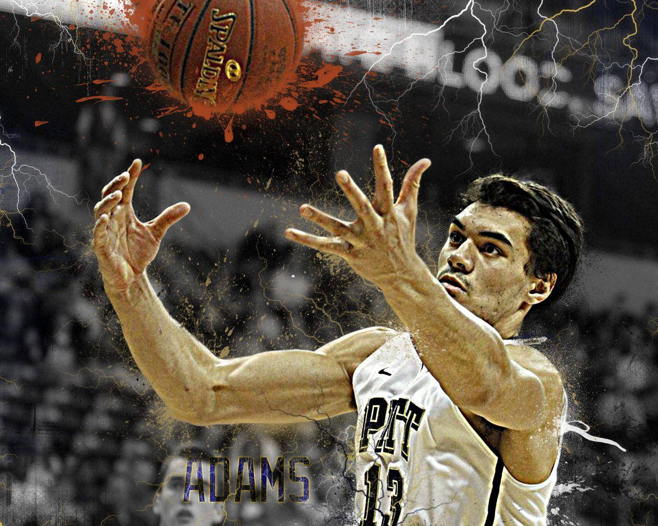 Steven Adams 桌布 壁紙 — 一名身穿白色Pitt球衣的籃球運動員動態跳起投擲Spalding籃球，周圍閃電劈啪作響。