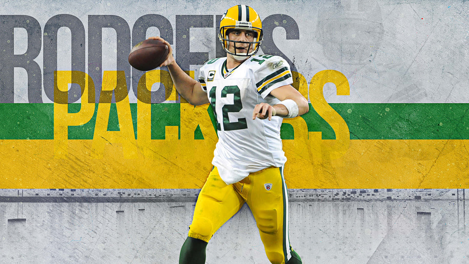 Aaron Rodgers 桌布 壁紙 — 一名身穿白色和黄色球衣的绿湾包装工四分卫向带有球队品牌标识的粗糙混凝土墙投掷橄榄球。