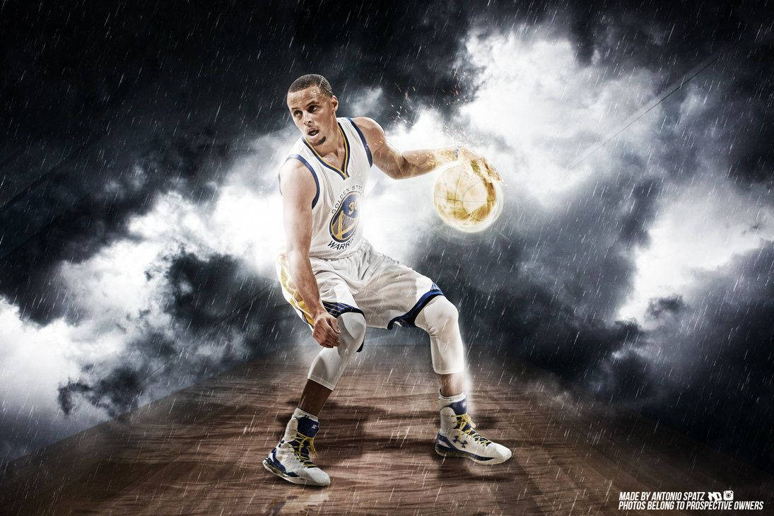 Curry 桌布 壁紙 — 一名身穿白色球衣的籃球運動員在戲劇性的暴風雲和雨中運球，球體發光。