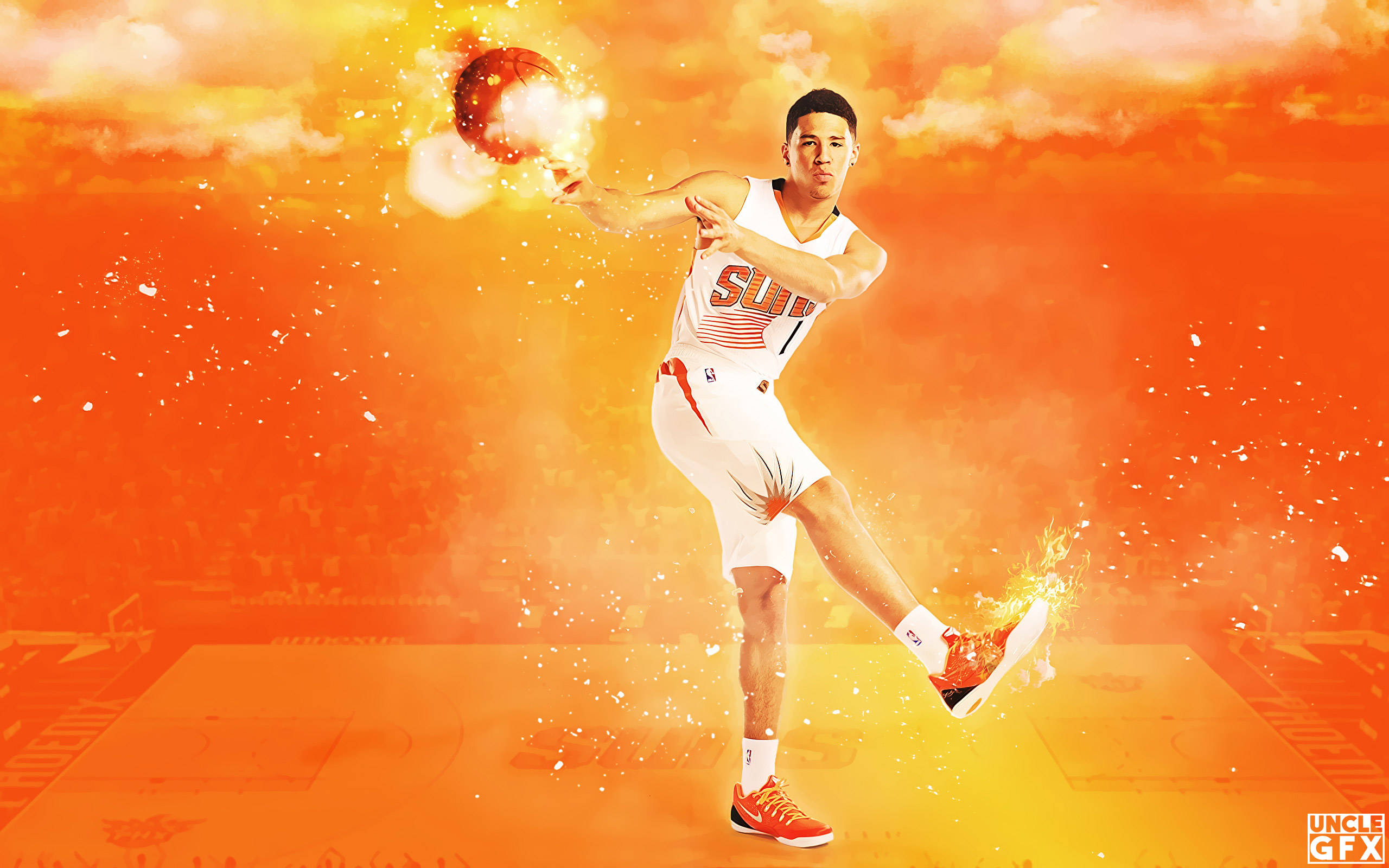 Suns 桌布 壁紙 — 一名身穿白色球衣的籃球運動員在火紅的橙色夕陽天空下運著一個燃燒的球。