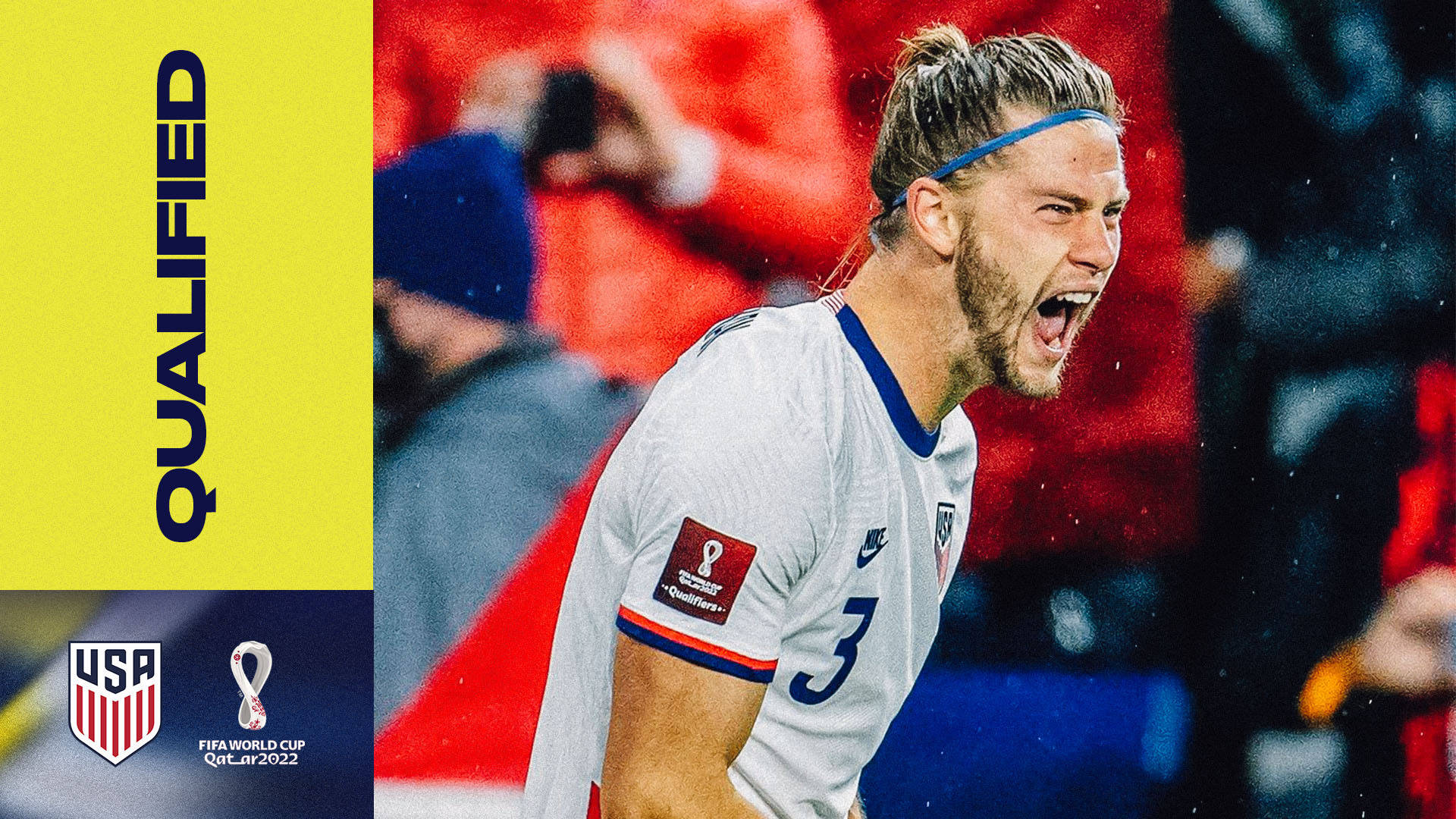 足球 桌布 壁紙 — 一名身穿白色球衣的美國足球員在 'QUALIFIED' 文字和 FIFA 世界盃 2022 標誌慶祝其球隊晉級時，發出勝利的吶喊。