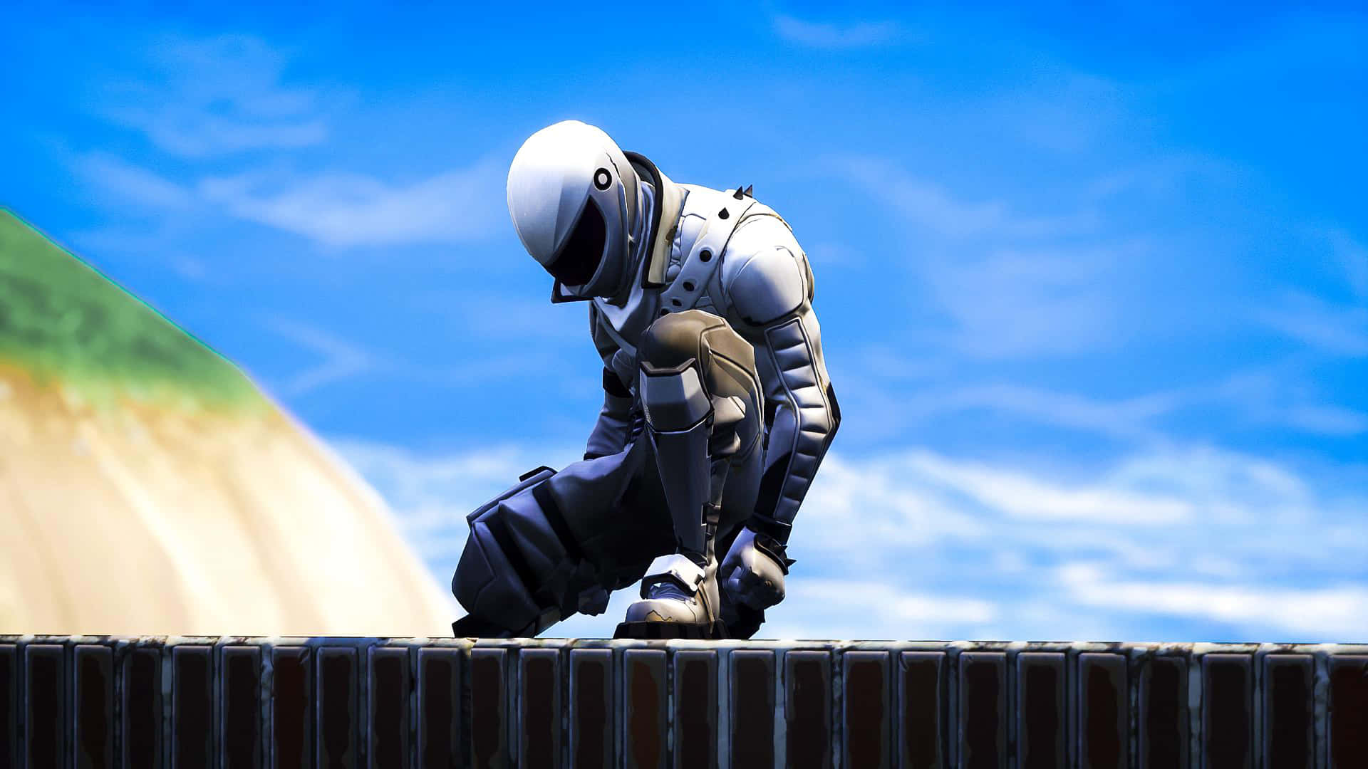 Fortnite Battle Royale 桌布 壁紙 — 一名身穿白色裝備的孤獨太空人跪在金屬欄杆上，背景是晴朗的藍天和零星的白雲。
