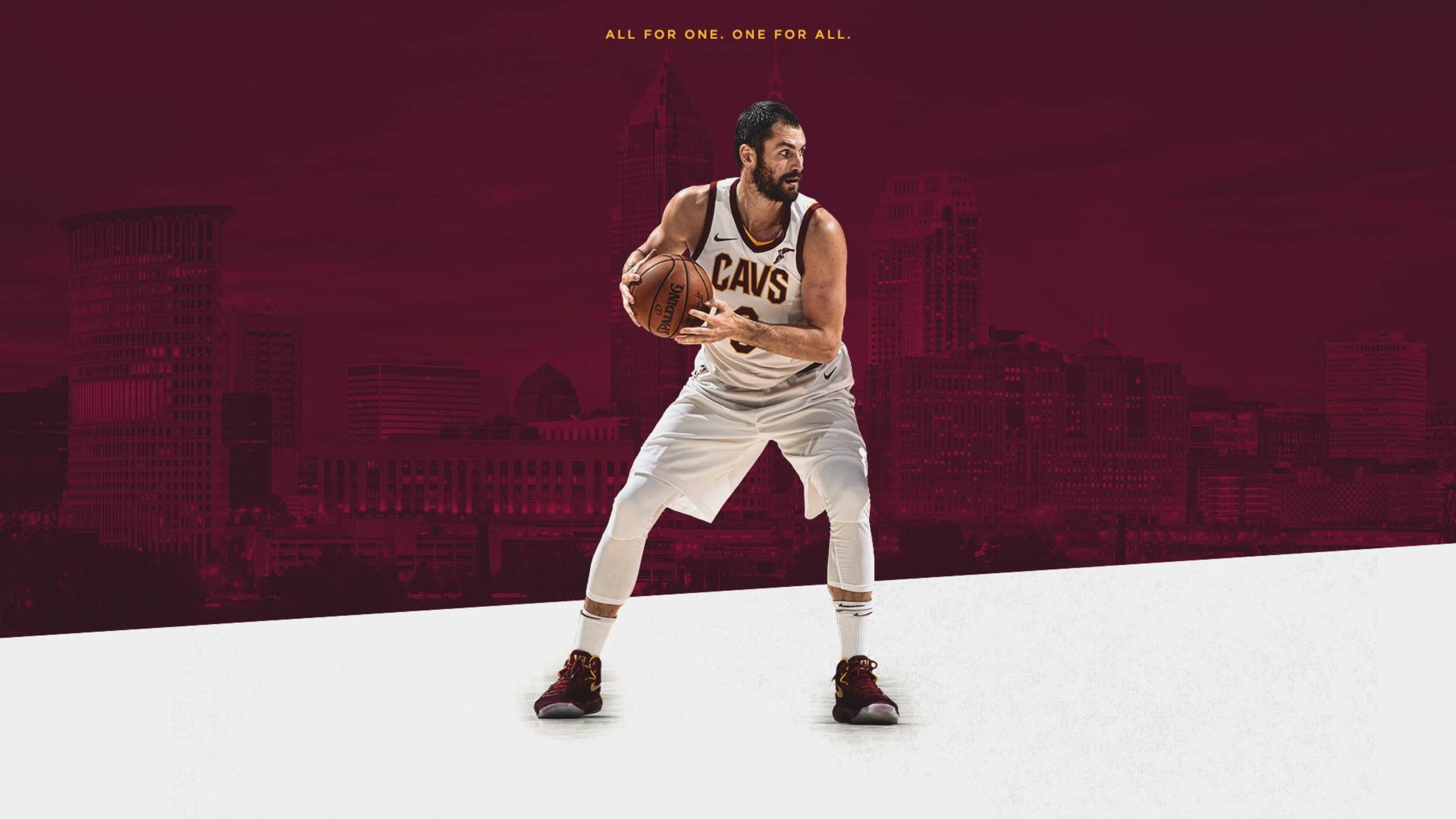 Kevin Love 桌布 壁紙 — 一名身穿白色騎士隊球衣的籃球運動員在深紅色城市天際線背景下運球。