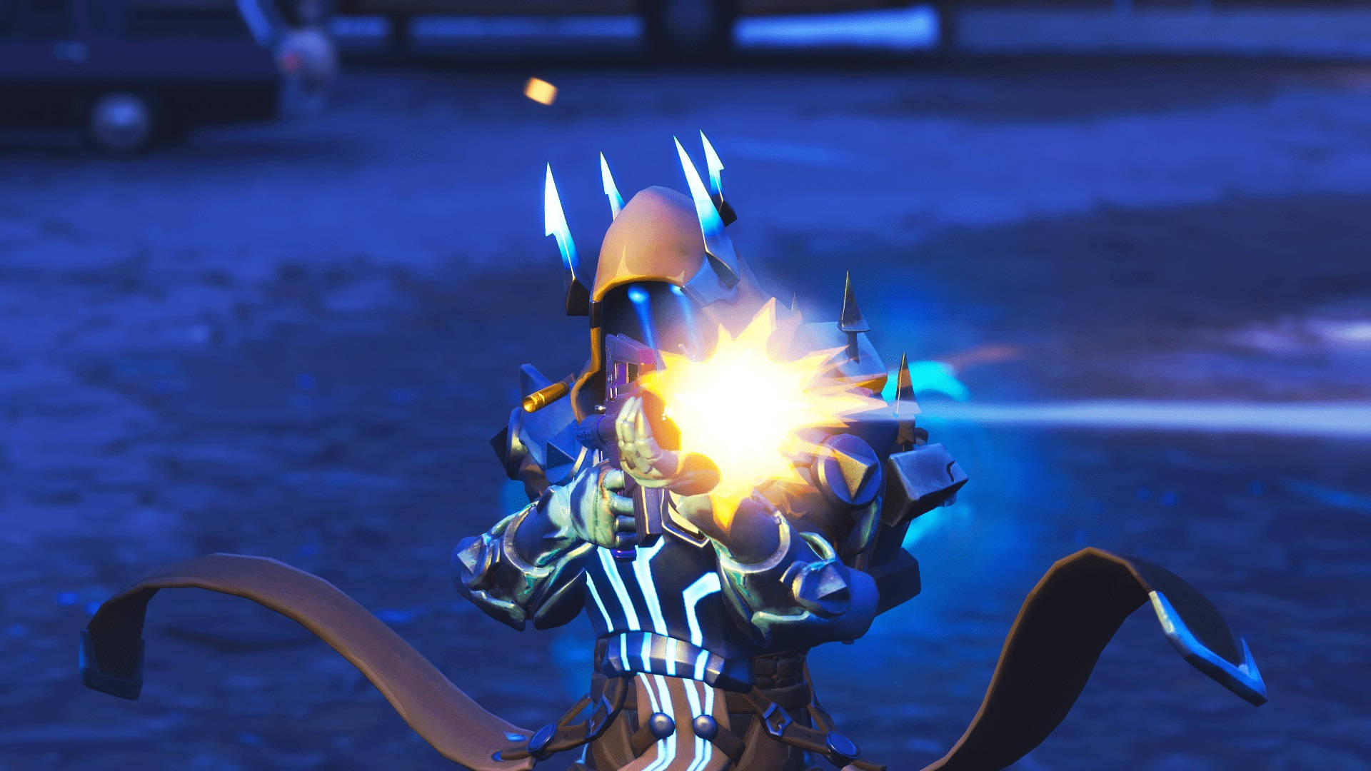 Fortnite 桌布 壁紙 — 一名身穿盔甲的戰士在夜晚的深藍色城市小巷中發射發光武器。