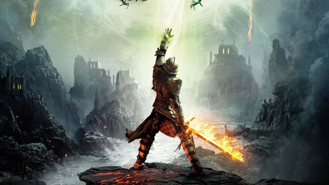 1366x768 Dragon Age Inquisition 桌布 壁紙 — 一名身穿盔甲的騎士站在岩石露頭上揮舞著火焰劍，而發光的綠色能量在古代遺跡上方爆發。