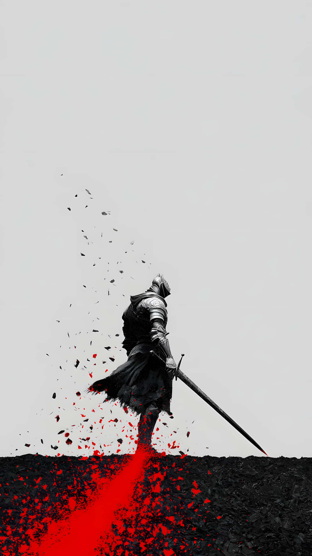 Silhouette warrior with spear red trail 壁紙 — 一名身穿盔甲的騎士站在黑色懸崖上，手持劍，紅色粒子從他們的腳下爆炸，映襯著淡灰色的天空。