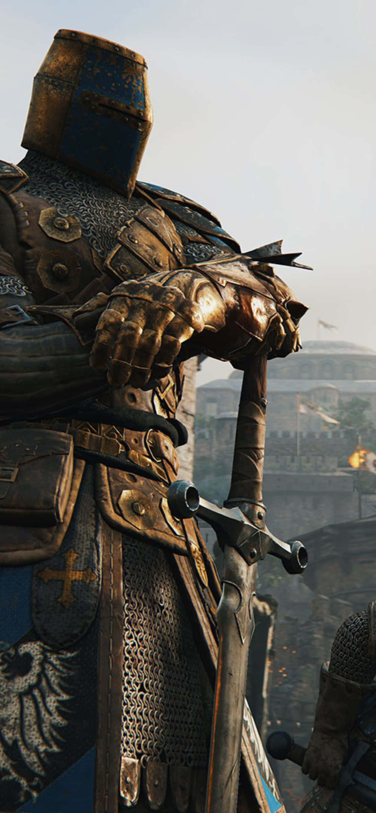 iPhone Xs Max For Honor 桌布 壁紙 — 一名身穿精細中世紀盔甲的騎士，站在可眺望遠處城堡的城垛上，緊握著劍。