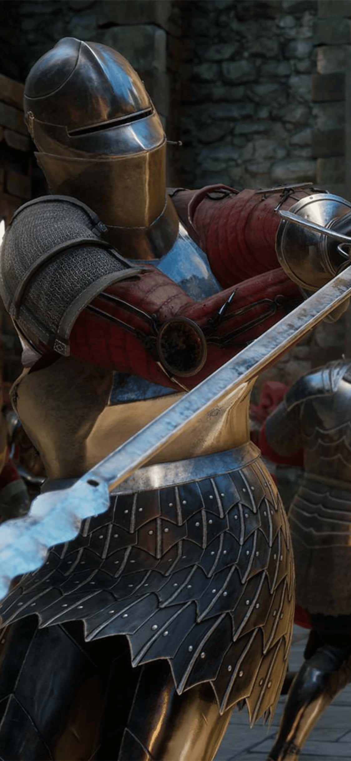 iPhone Xs Mordhau 桌布 壁紙 — 一名身穿精細板甲和鎖子甲的騎士，握著一把帶有藍色發光劍刃的劍，背景是石牆。