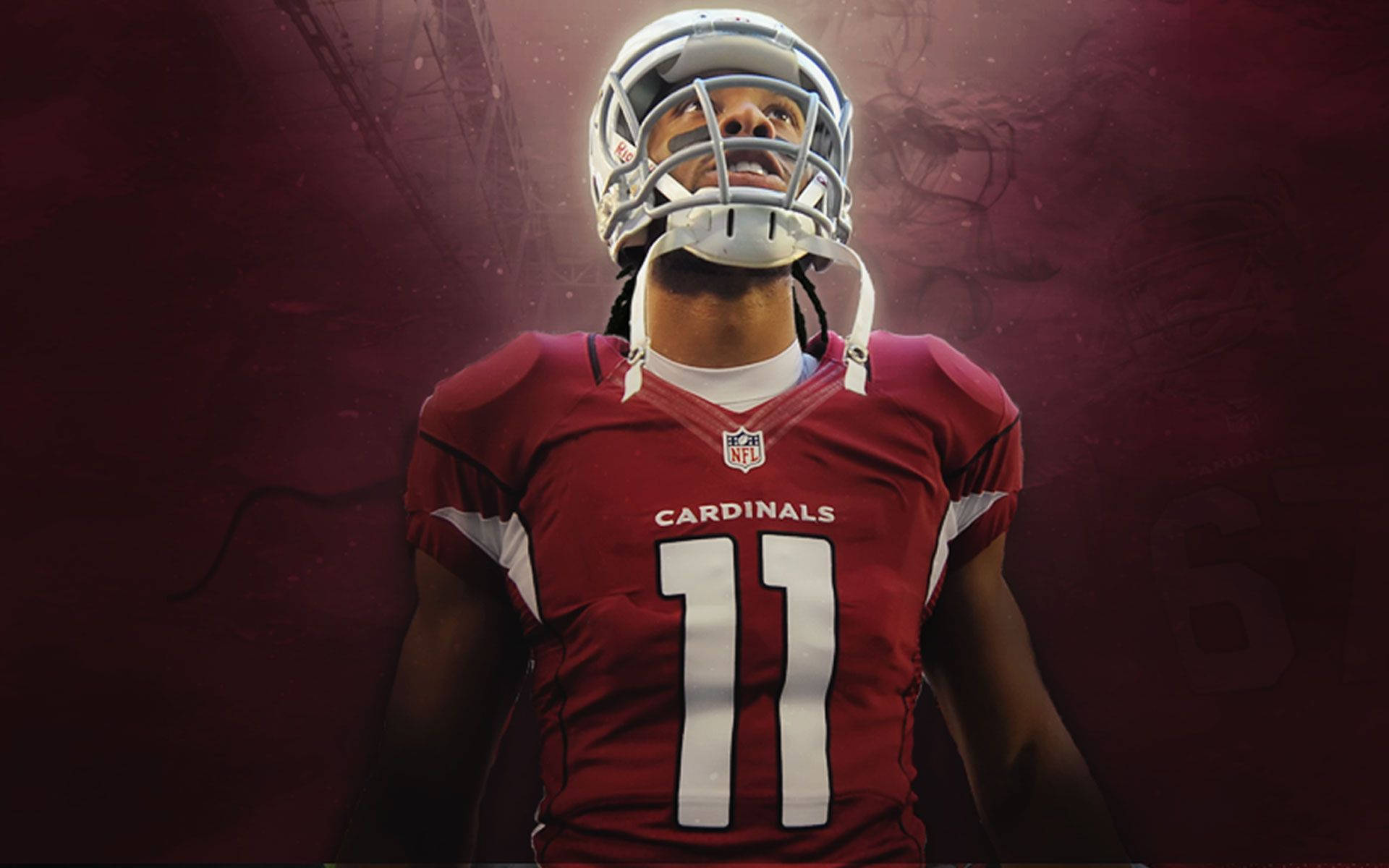 Arizona 桌布 壁紙 — 一名身穿紅色 Cardinals 球衣、號碼 11 的足球運動員站在戲劇性燈光下，背景為深酒紅色。