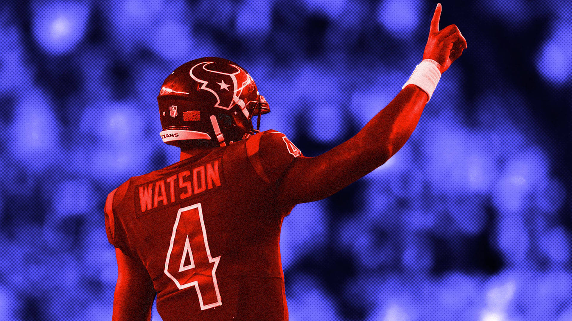Deshaun Watson 桌布 壁紙 — 一名身穿紅色4號球衣的足球員，在充滿活力的藍色模糊體育場人群中向上指。