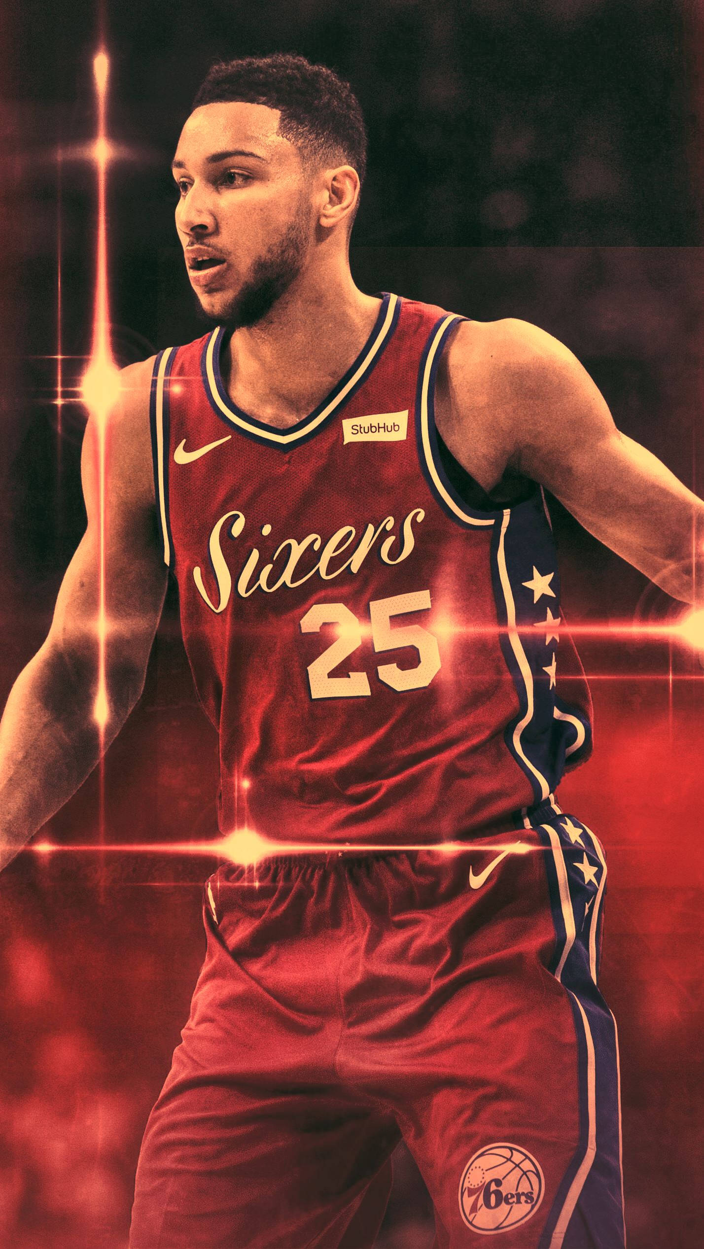 NBA 桌布 壁紙 — 一名身穿紅色Sixers球衣、背號25的籃球運動員，在帶有光線條紋的發光紅色背景前蓄勢待發。