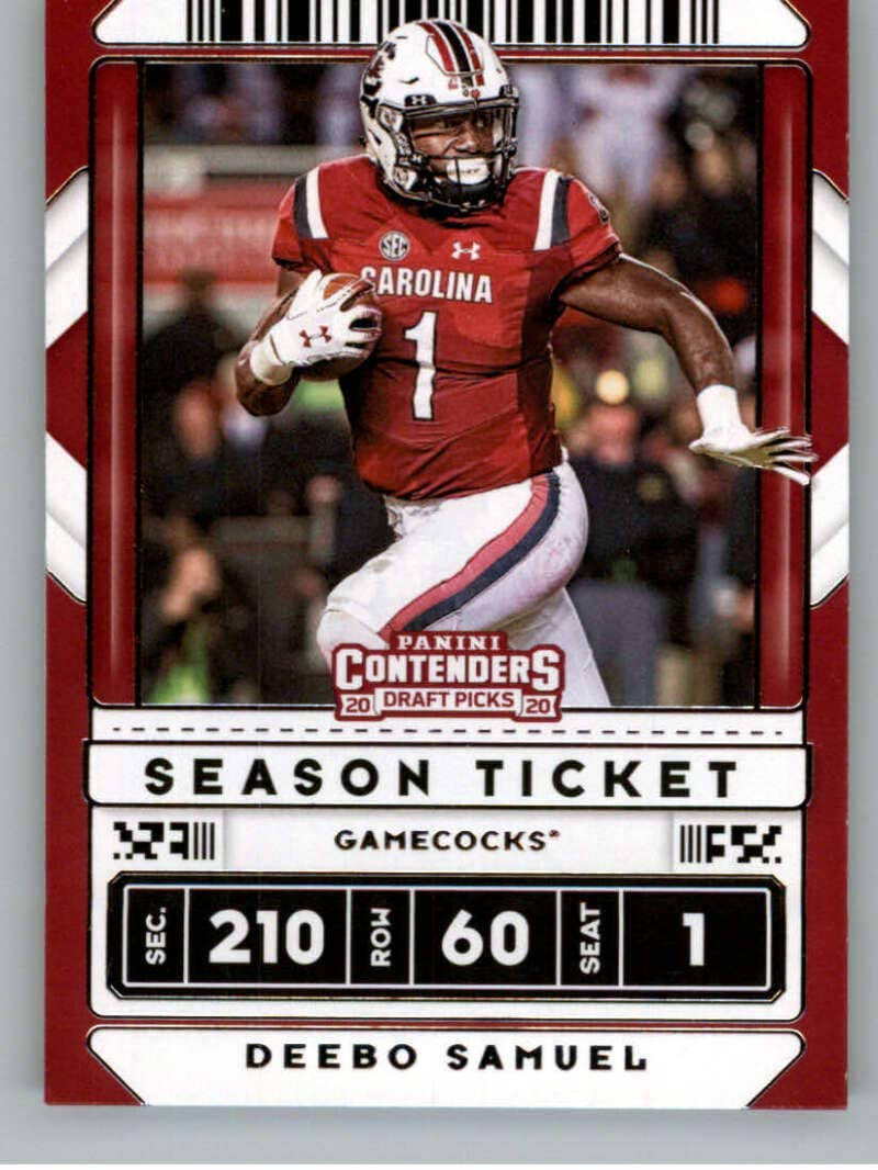 Deebo 桌布 壁紙 — 一名身穿紅色卡羅萊納球衣的足球運動員在明亮的燈光下帶著球在體育場上奔跑。