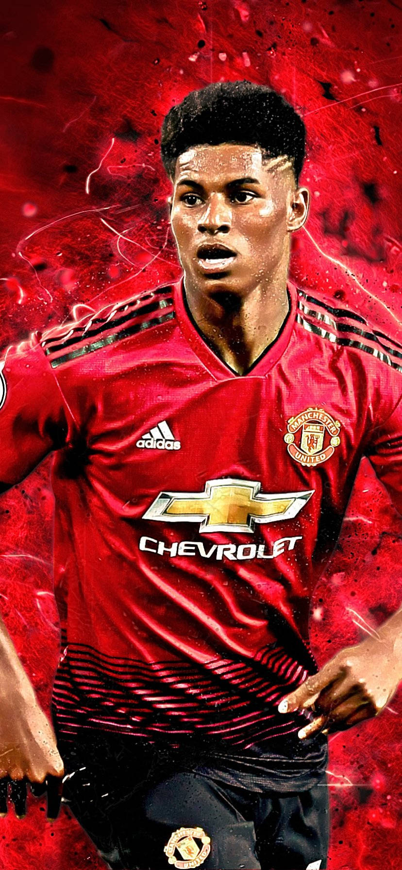Rashford 桌布 壁紙 — 一名身穿紅色曼聯球衣的足球員，在充滿活力的紅色抽象背景下的動態數位藝術肖像。
