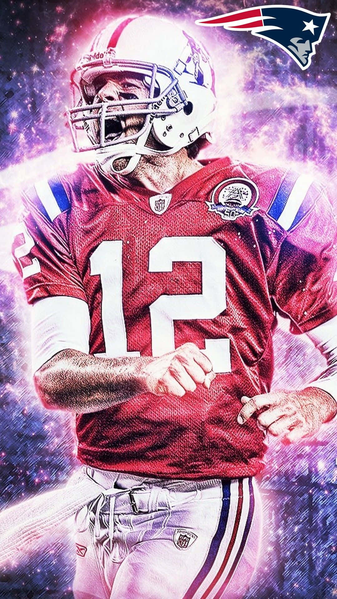 Tom Brady Goat 桌布 壁紙 — 一名身穿紅色球衣、號碼12的足球員站在宇宙紫色和粉紅色星雲背景前。