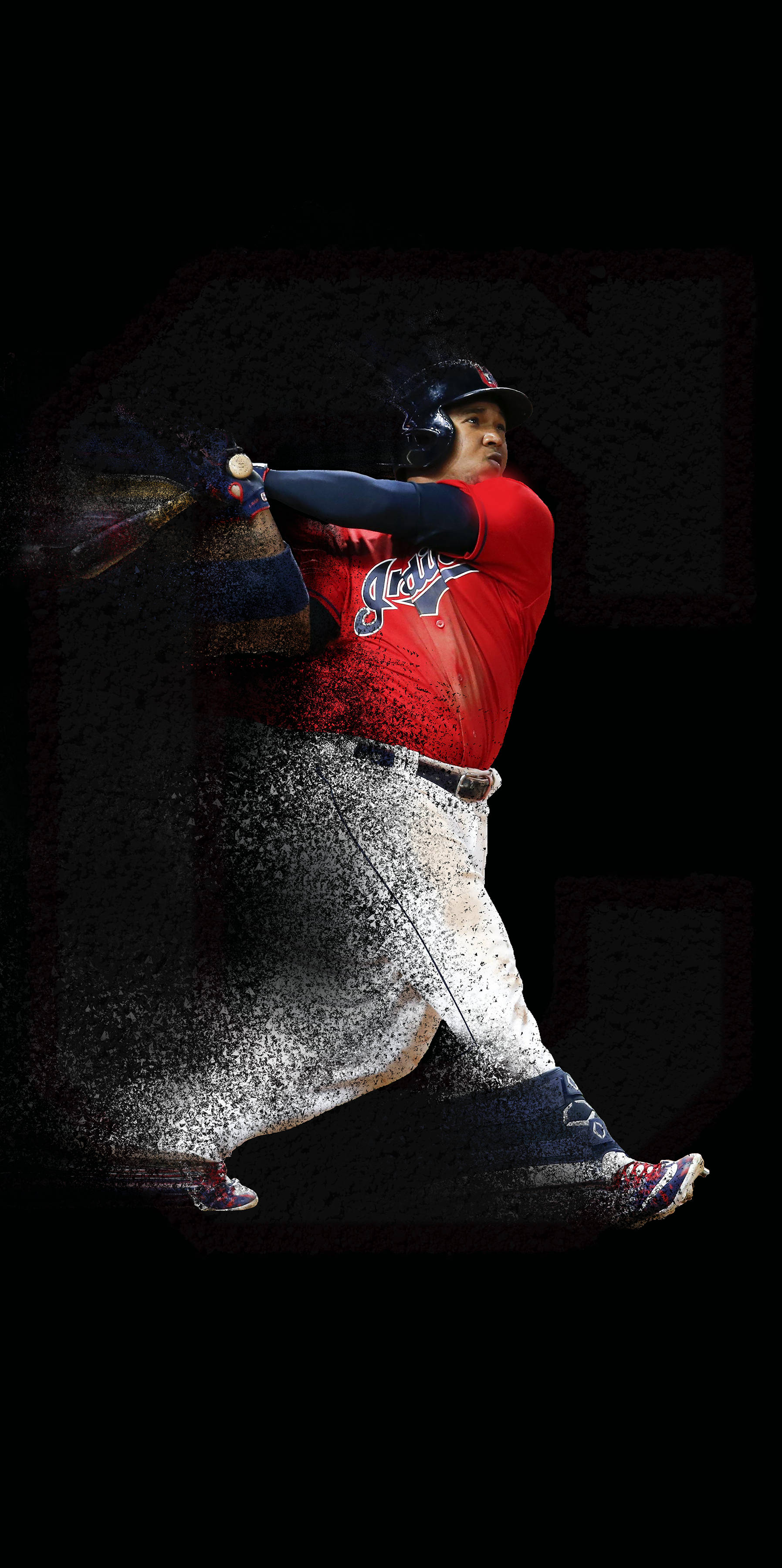Jose Ramirez 桌布 壁紙 — 一名身穿紅色球衣的棒球運動員在深色粗糙紋理背景下以動態動作揮棒。