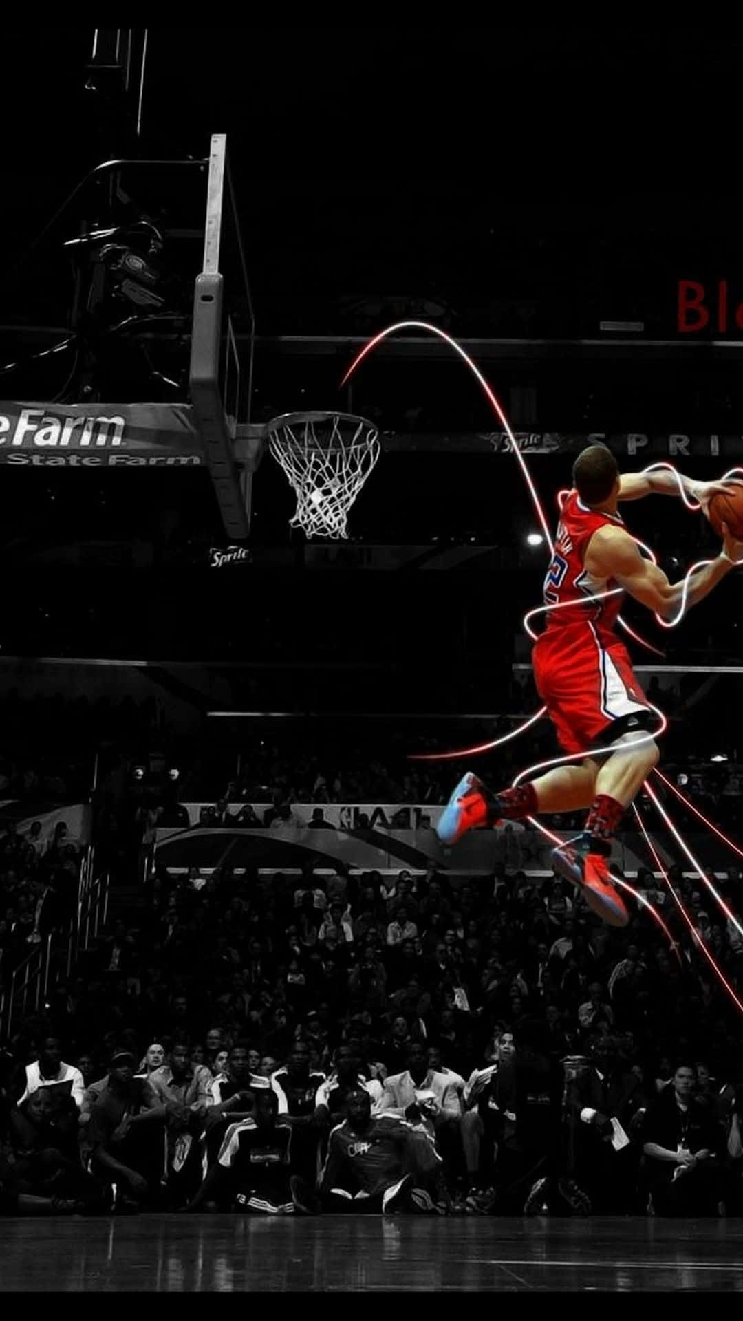 NBA 桌布 壁紙 — 一名身穿紅色球衣的籃球運動員在黑暗的球場中躍起，帶著發光的運動軌跡朝向籃框。