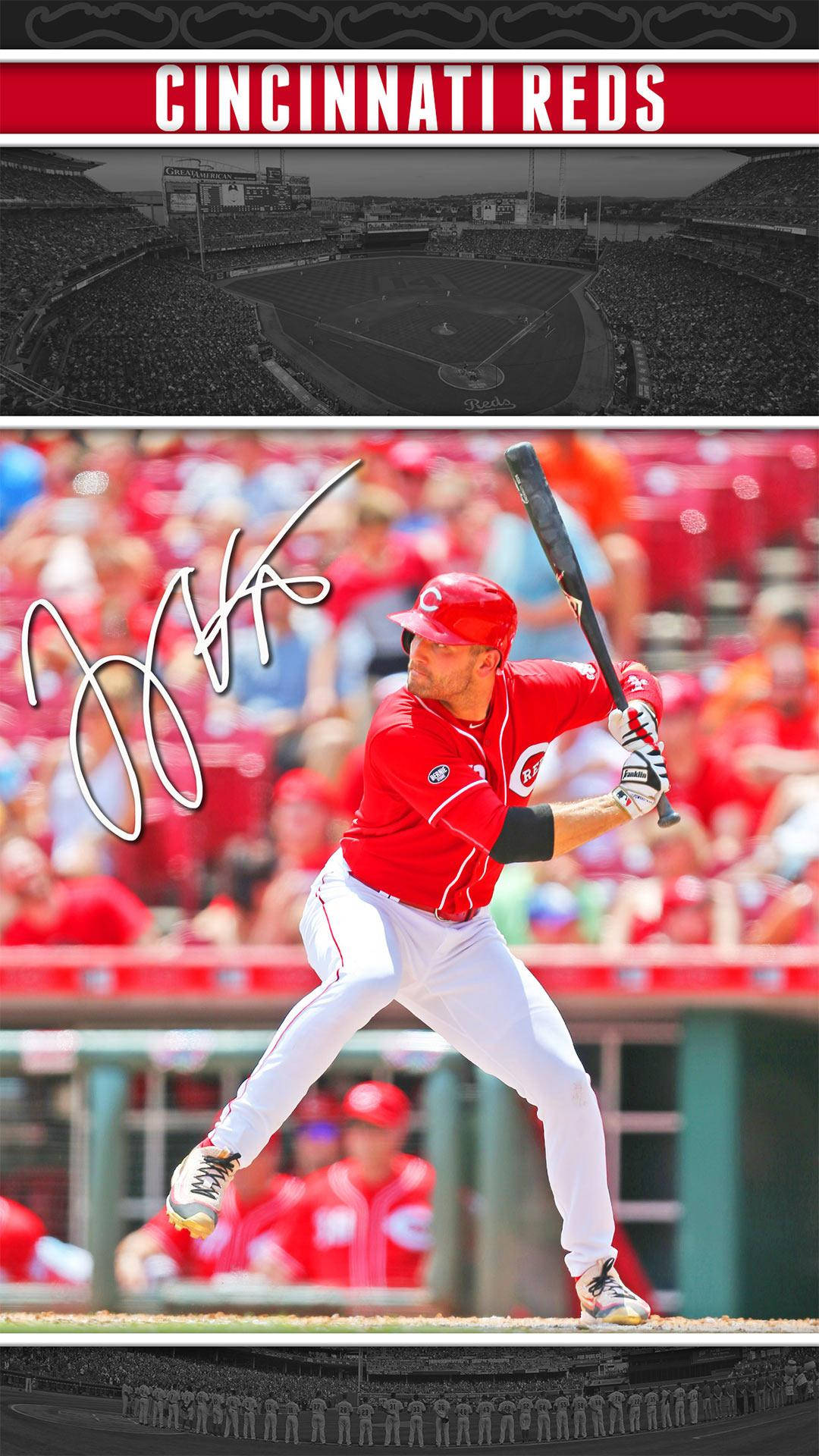 Joey Votto 桌布 壁紙 — 一名身穿紅色球衣的辛辛那提紅人隊棒球選手在本壘板揮棒，背景是球場觀眾。