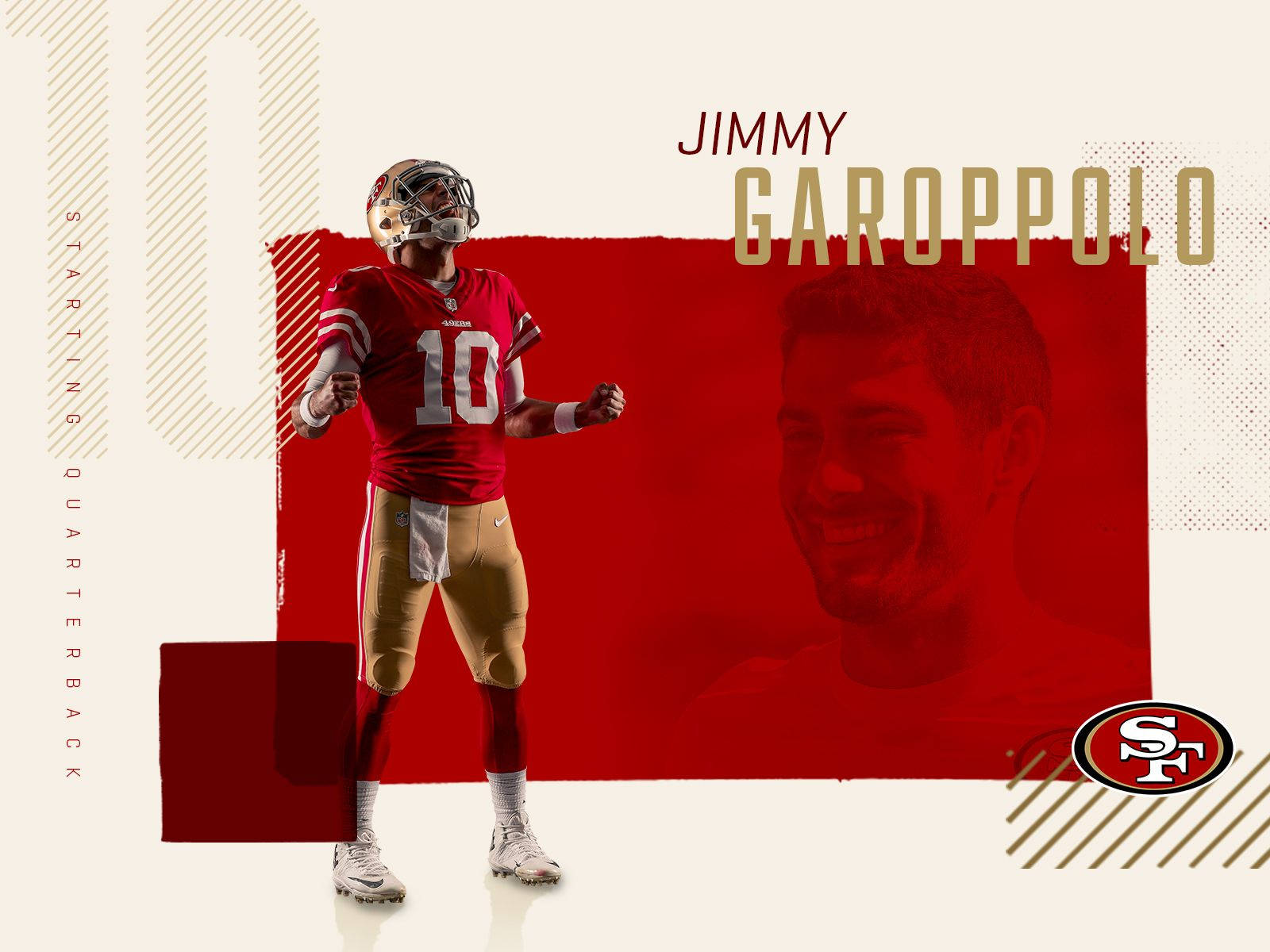 49ers 桌布 壁紙 — 一名身穿紅金球衣的動感足球員在鮮紅色圖形背景前高舉拳頭慶祝。