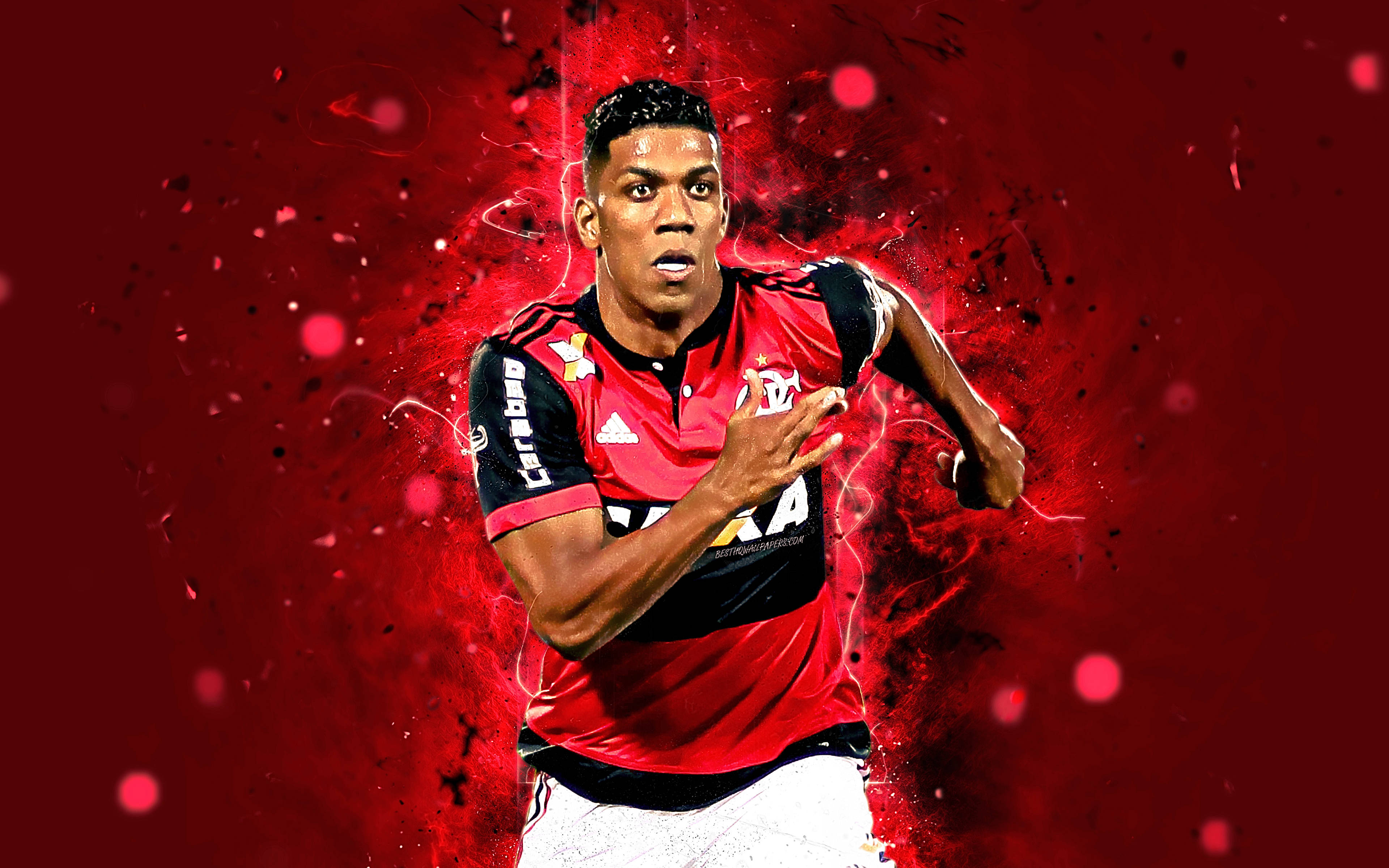 flamengo fc 桌布 壁紙 — 一名身穿紅黑球衣的動感足球運動員在鮮紅色飛濺背景和電能效果中向前衝刺。