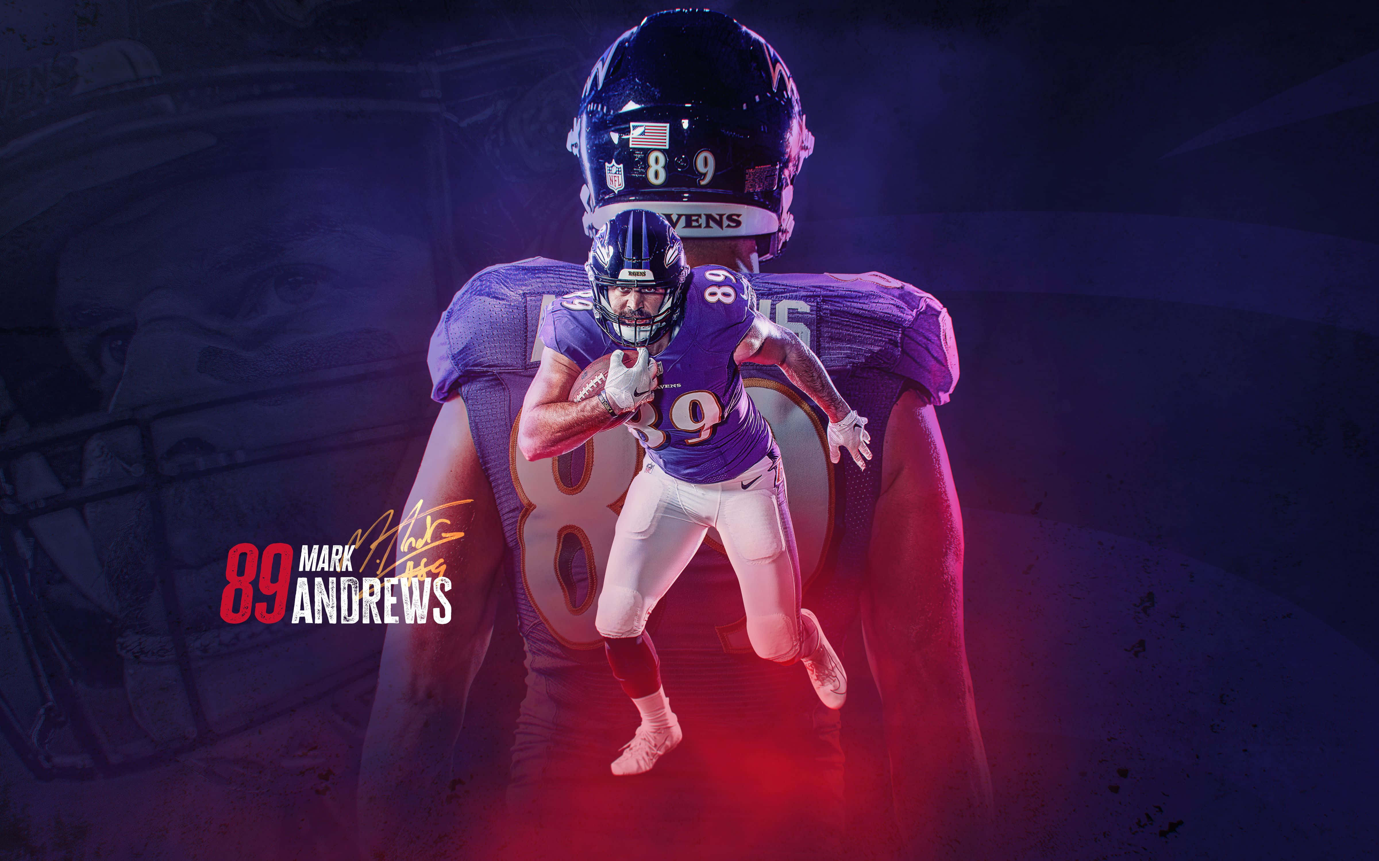 NFL Logo 桌布 壁紙 — 一名身穿紫色和金色球衣的動感足球員，手持球向前躍起，背景為深色抽象圖案。