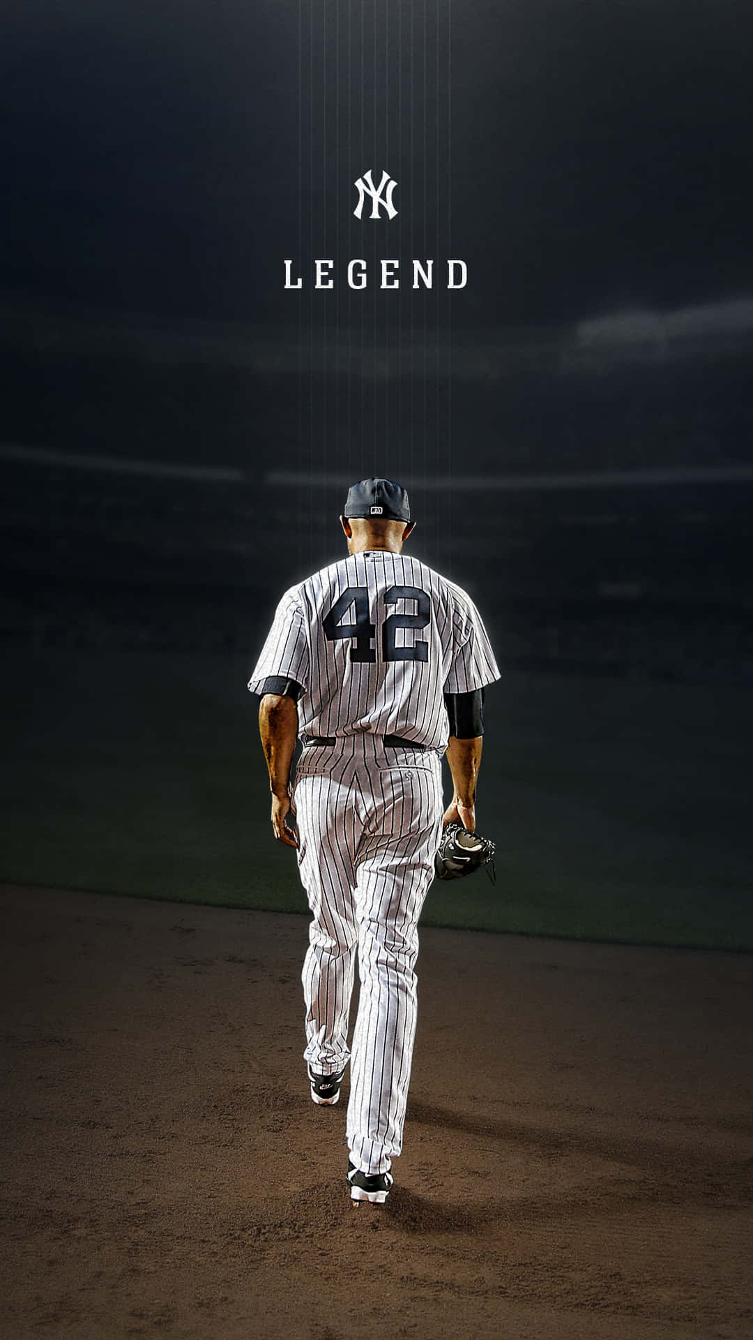Baseball Player 桌布 壁紙 — 一名身穿細條紋球衣的棒球運動員在球場燈光下，於昏暗的球場上背對鏡頭走開。