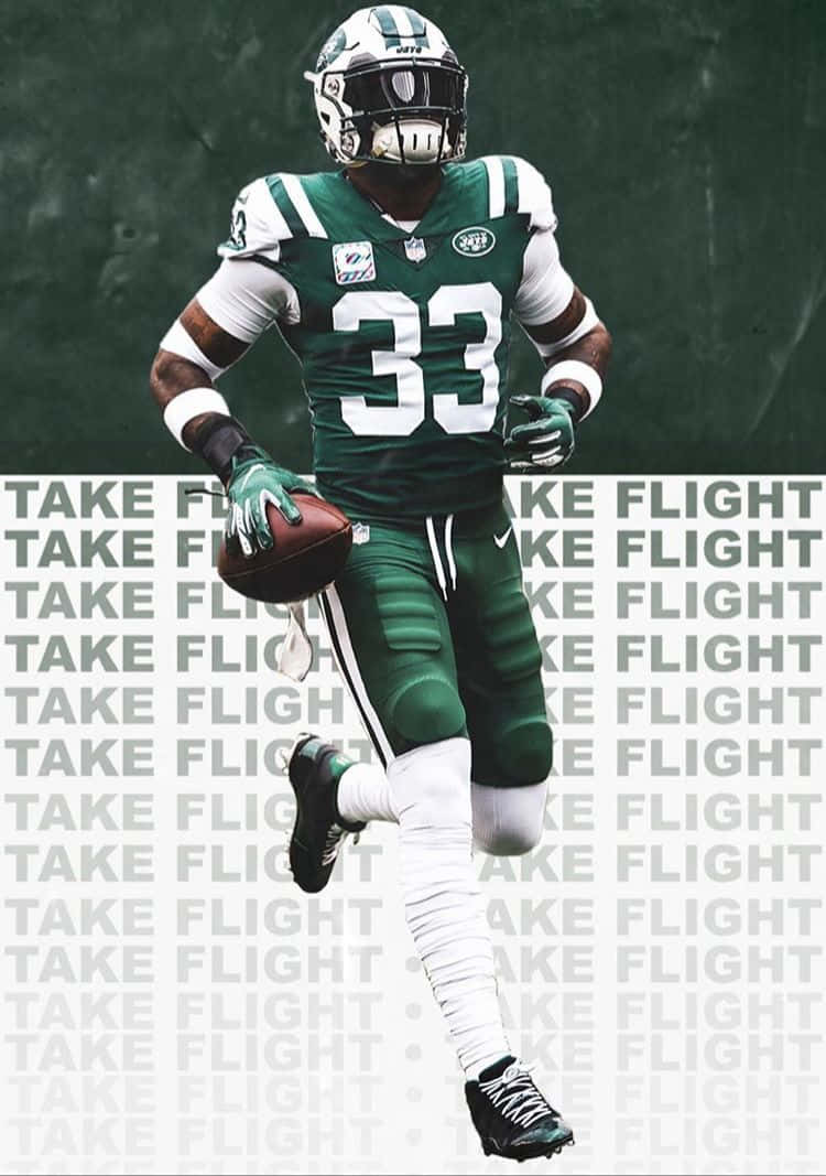 New York Jets 桌布 壁紙 — 一名身穿綠色和白色球衣的紐約噴射機美式足球員，在深綠色重複文字背景上持球奔跑。
