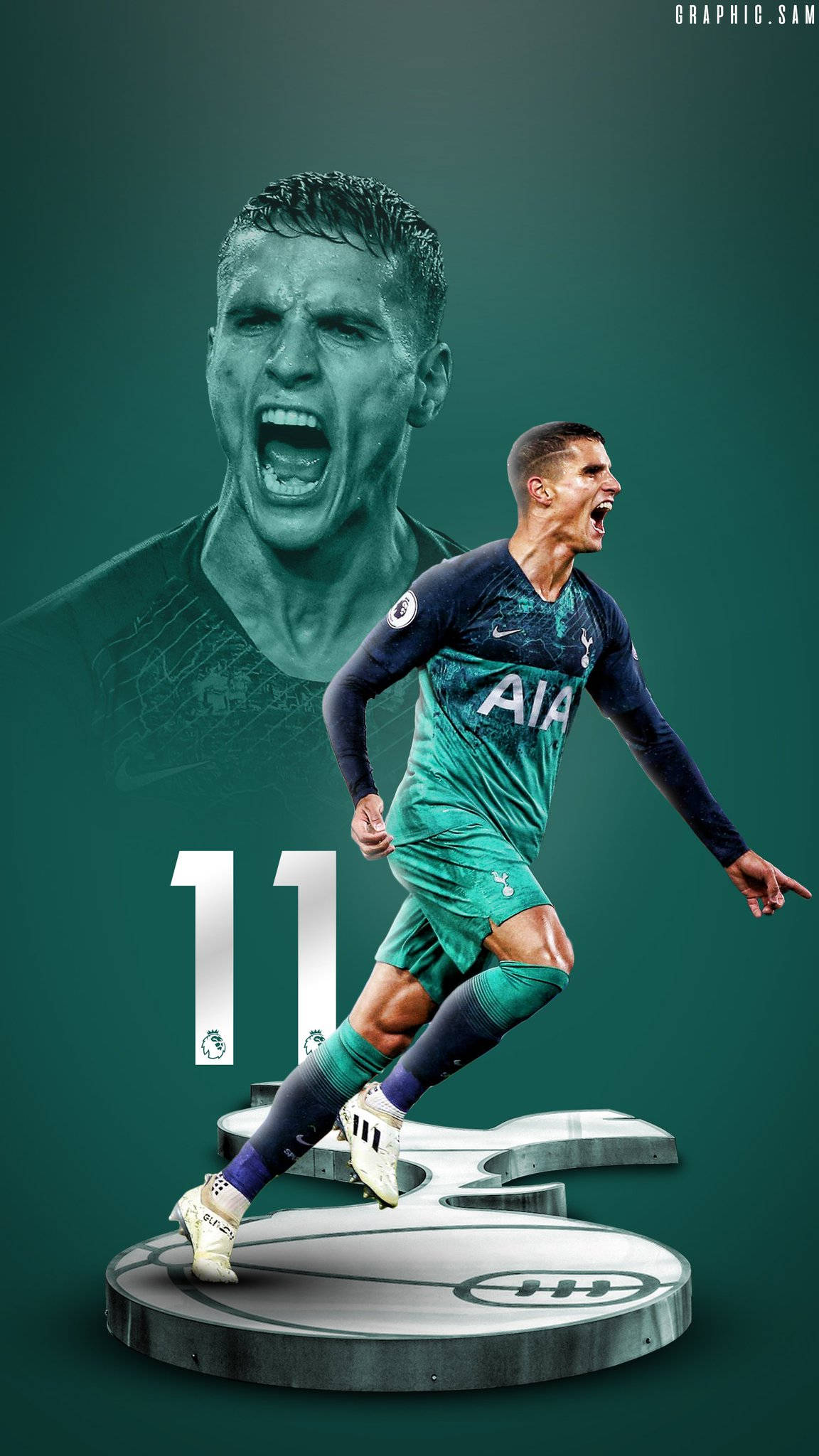 erik lamela 桌布 壁紙 — 一名身穿綠色球衣的動感足球運動員在獎盃底座上勝利慶祝，身後有一個咆哮的肖像。