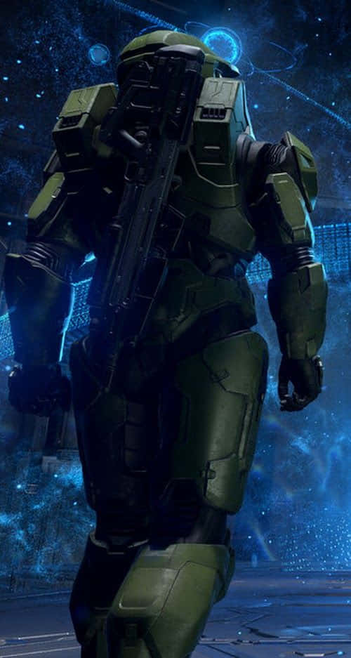 Halo Emile 桌布 壁紙 — 一名身穿綠色盔甲的士兵站在一個未來感、藍色燈光的太空站中，周圍有發光的球體和數位介面。