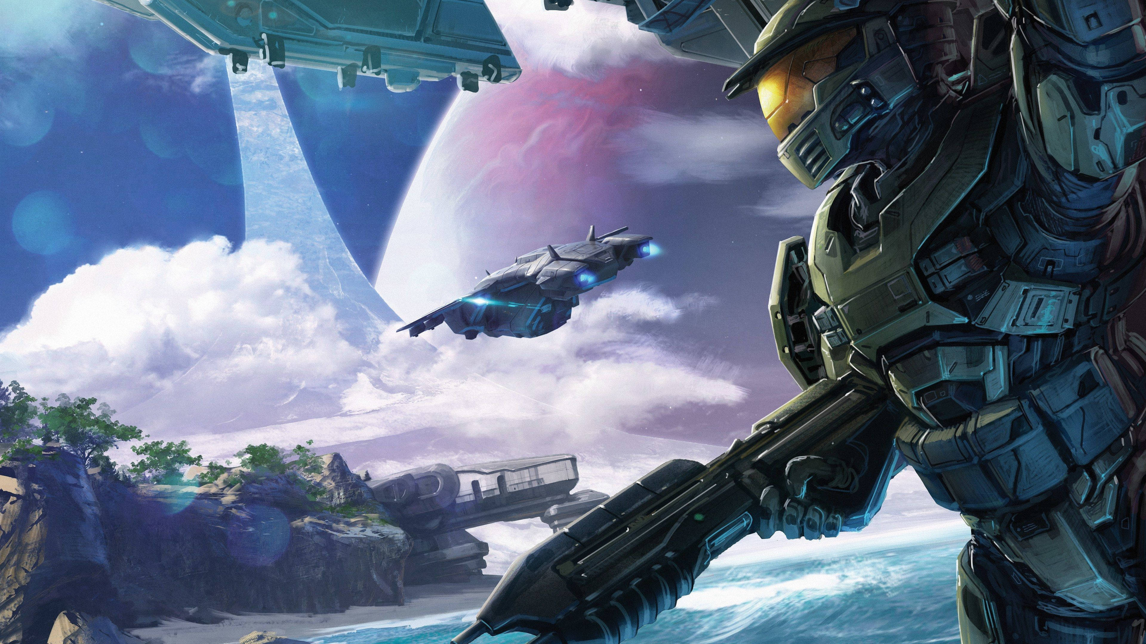 Master Chief 桌布 壁紙 — 一名身穿綠色盔甲的斯巴達戰士站在岩石海灘上，手持步槍，一艘未來風格的飛船飛過一個有粉紅色雲層的行星。