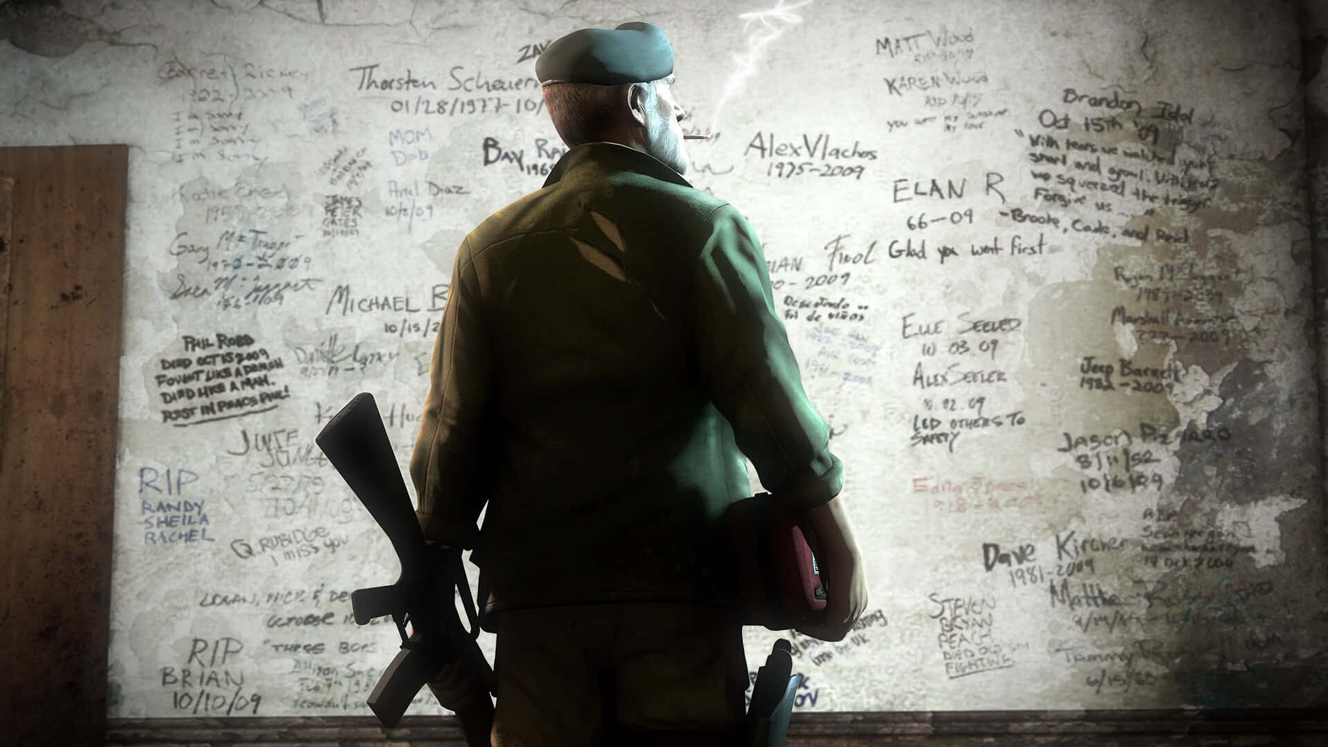 Left 4 Dead Characters 桌布 壁紙 — 一名身穿綠色軍裝的士兵莊嚴地站在一面佈滿手寫紀念訊息和日期的牆前。