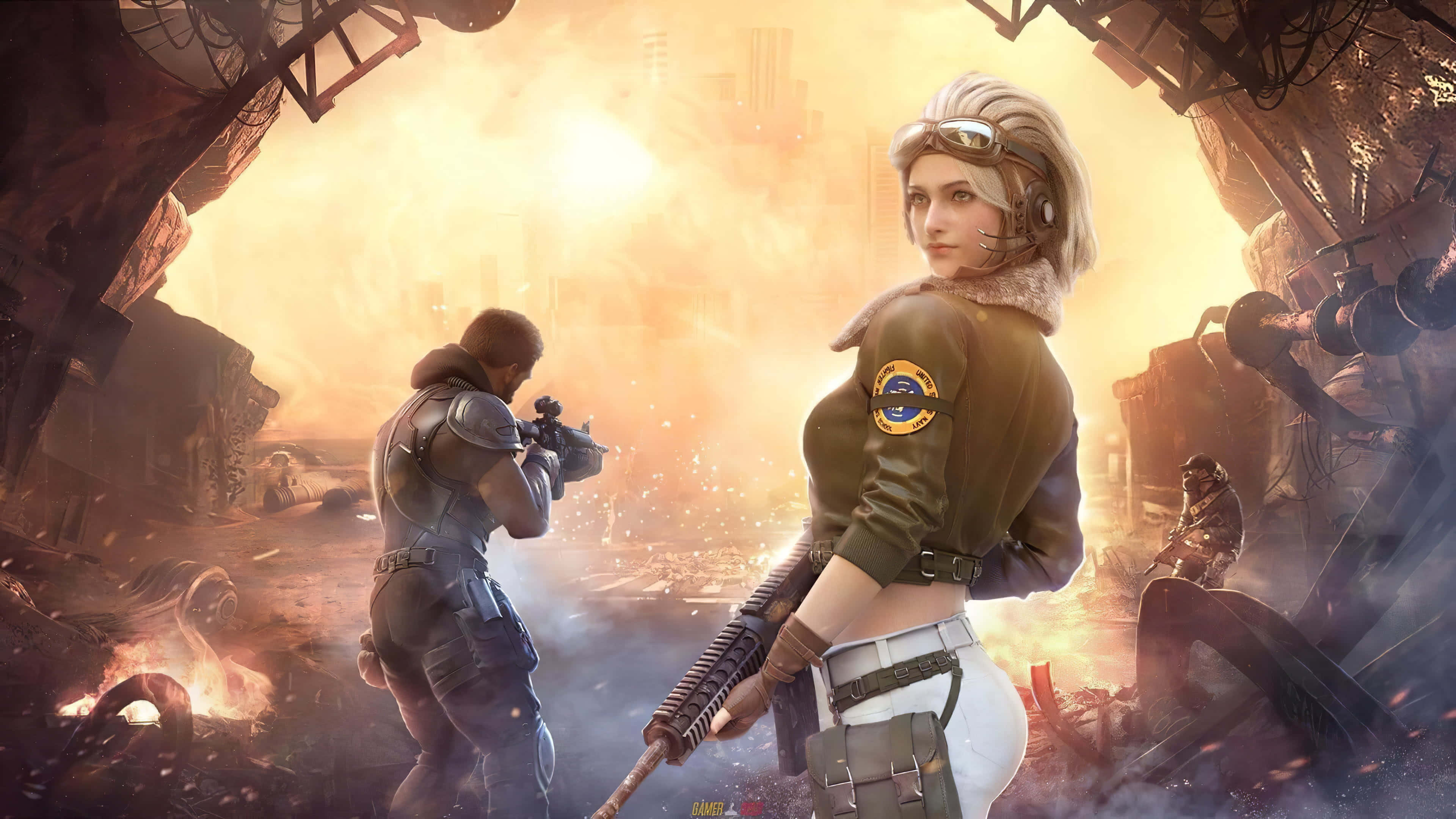 Survival Games 桌布 壁紙 — 一名身穿綠色飛行夾克的女兵在燃燒、戰火摧殘的城市廢墟中持步槍準備就緒，背景中另一名士兵正在開火。