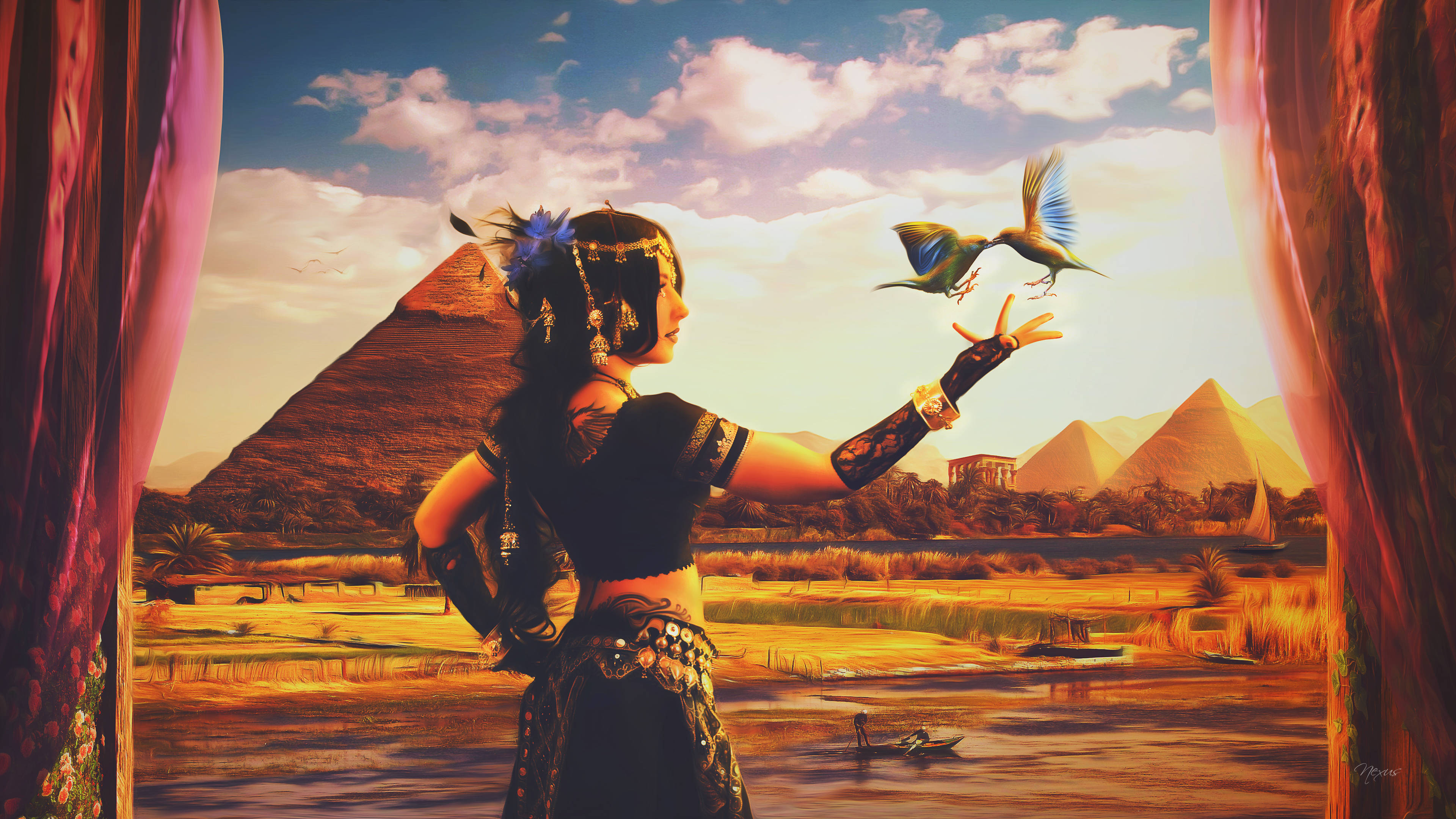奇幻藝術 桌布 壁紙 — 一名身穿華麗深色服裝的女性，在金色夕陽天空下，向著金字塔前飛翔的鮮豔鳥兒伸出手。