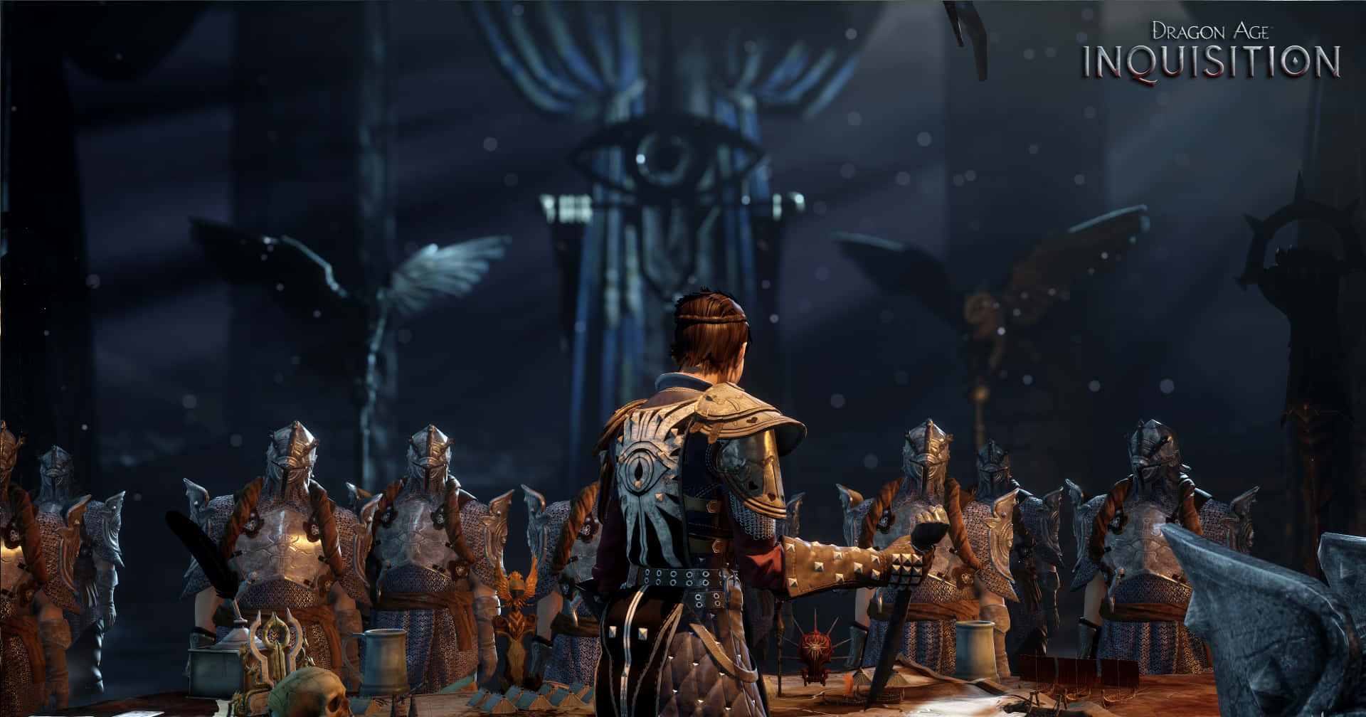 Best Dragon Age Inquisition 桌布 壁紙 — 一名身穿華麗盔甲的戰士站在一個由裝甲人物組成的議會面前，上方懸掛著一個巨大的眼睛符號，位於黑暗神秘的殿堂中。
