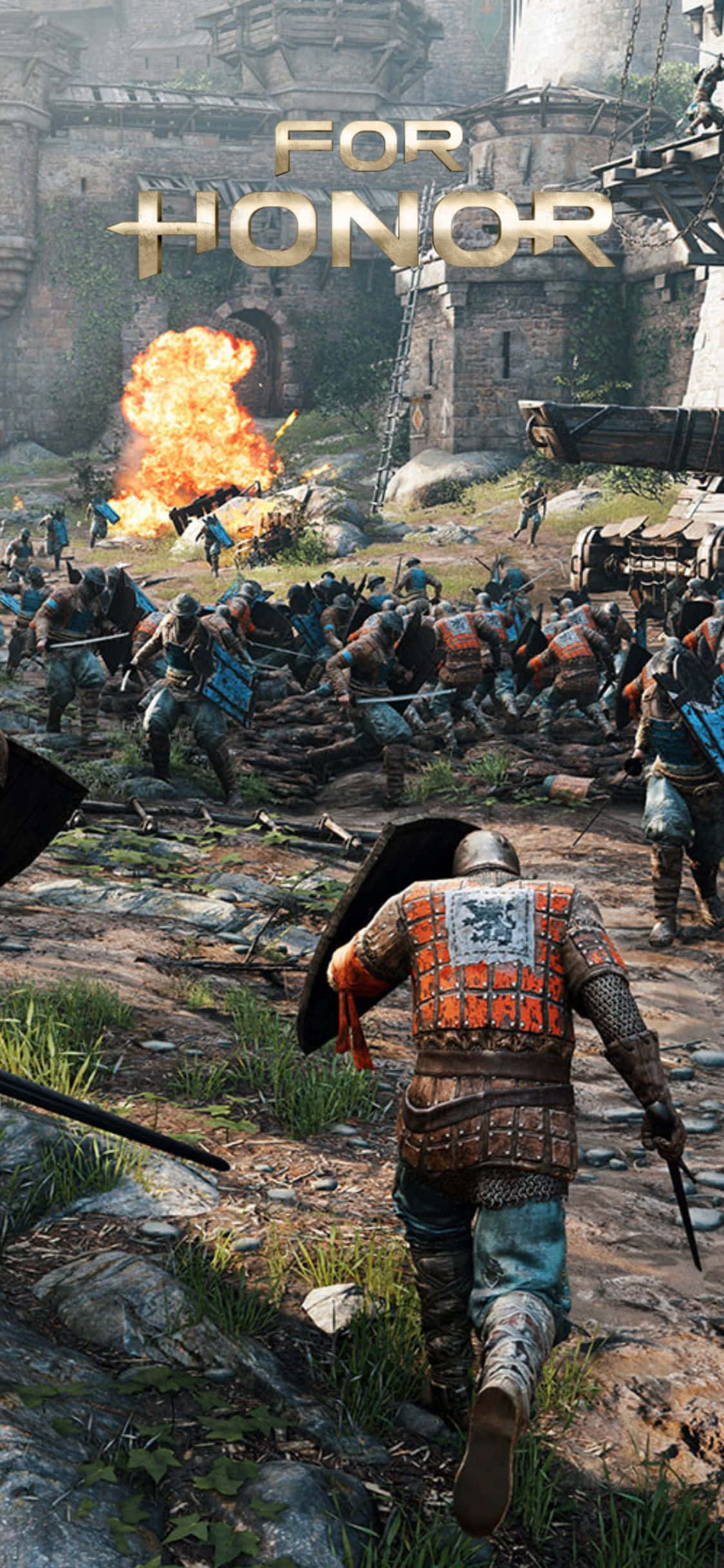 iPhone Xs For Honor 桌布 壁紙 — 一名身穿華麗盔甲的戰士跑向一個混亂的中世紀戰場，戰場上有爆炸的火焰和 crumbling 的石牆。