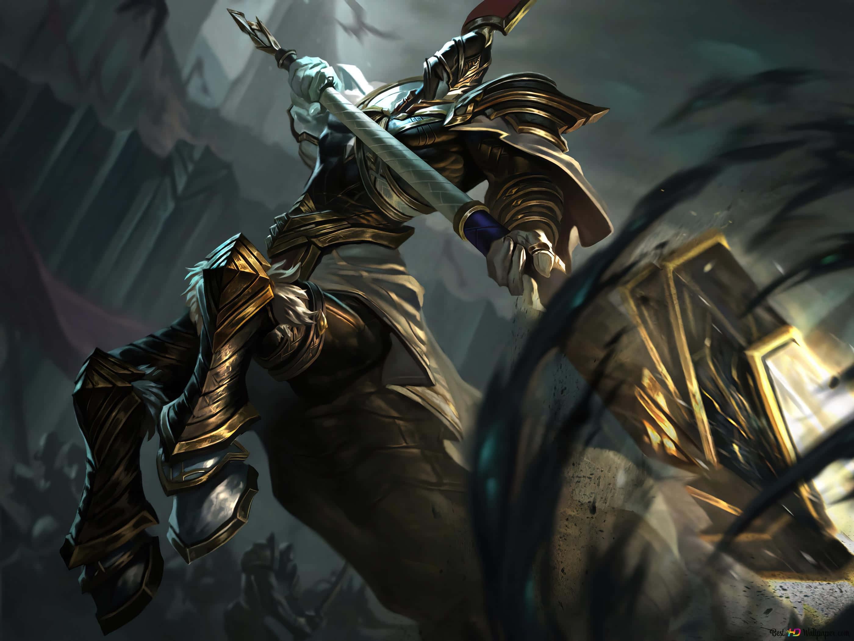 Dota 2 Sven 桌布 壁紙 — 一名身穿華麗金色盔甲的騎士在暴風雨戰場上揮舞著發光的劍向前衝鋒。