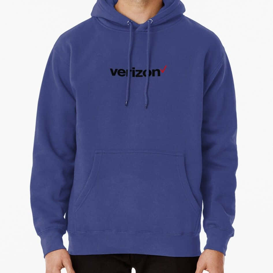 一名身穿蓝色连帽衫、上面印有Verizon字样的男子 壁紙