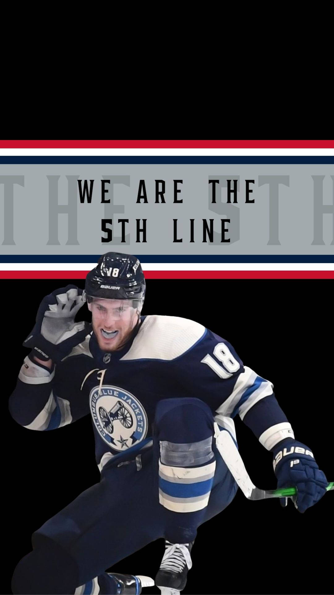 Columbus Blue Jackets 桌布 壁紙 — 一名身穿藍白球衣、號碼18、戴著頭盔的冰球運動員在黑色背景前擺出動作，背景有一條寫著「WE ARE THE 5TH LINE」的橫幅。