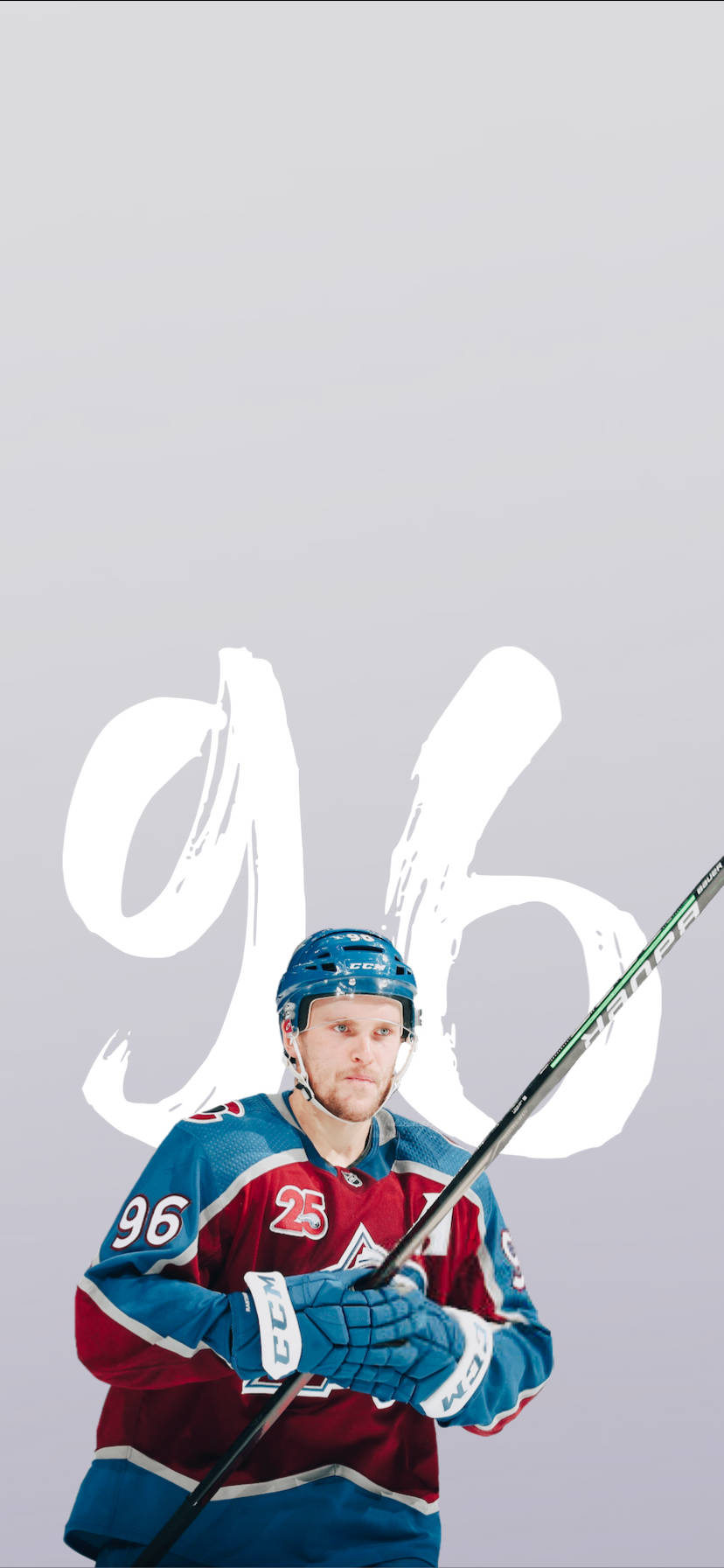 hockey 桌布 壁紙 — 一名身穿藍紅球衣的曲棍球運動員在灰色背景前手持球棍，身後有一個巨大的白色數字96。