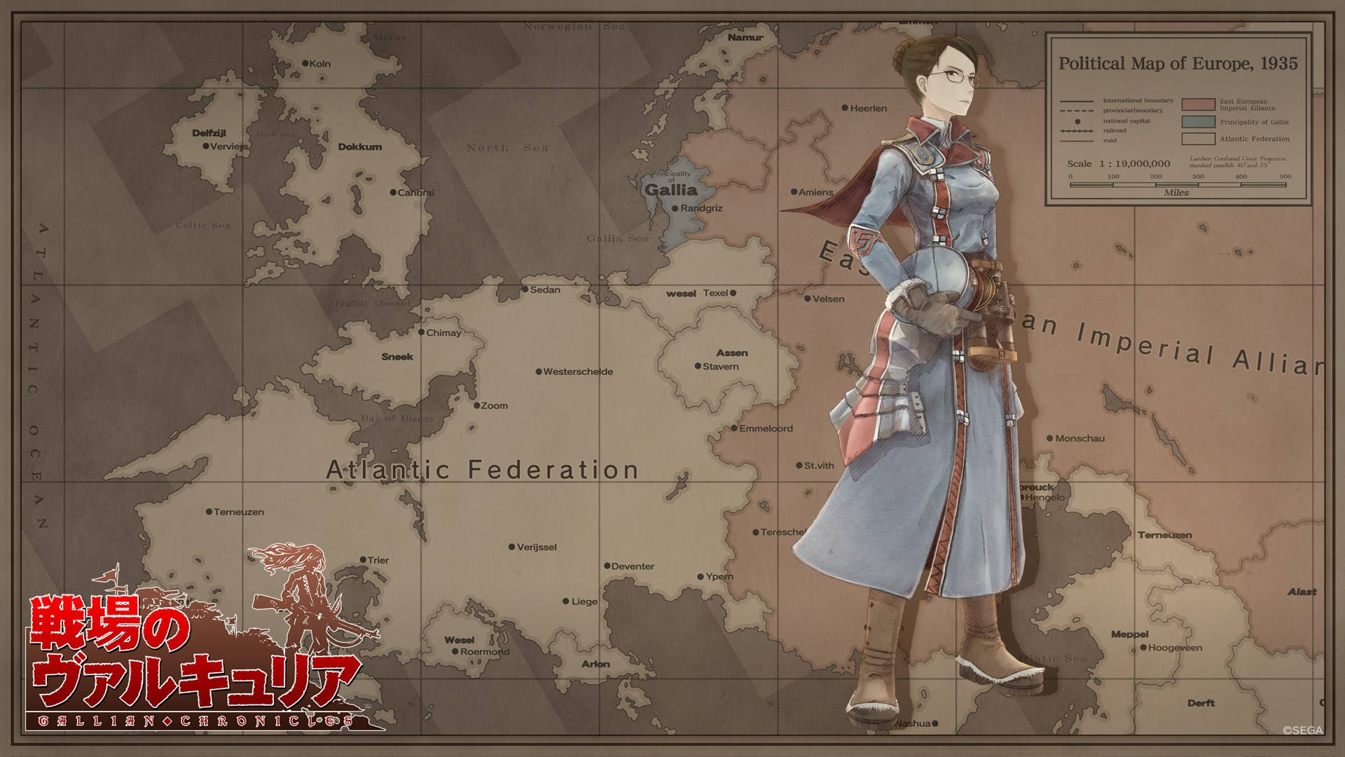 Valkyria Chronicles 桌布 壁紙 — 一名身穿藍色制服的女兵自信地站在一幅帶有虛構國家的1935年歐洲復古政治地圖上。