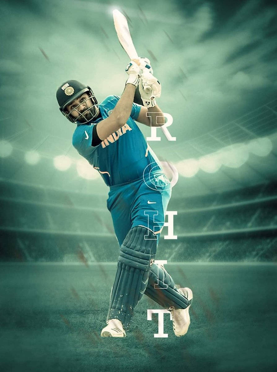 Rohit Sharma 桌布 壁紙 — 一名身穿藍色印度隊服的板球選手在雨夜比賽中，在球場燈光下強力揮棒。
