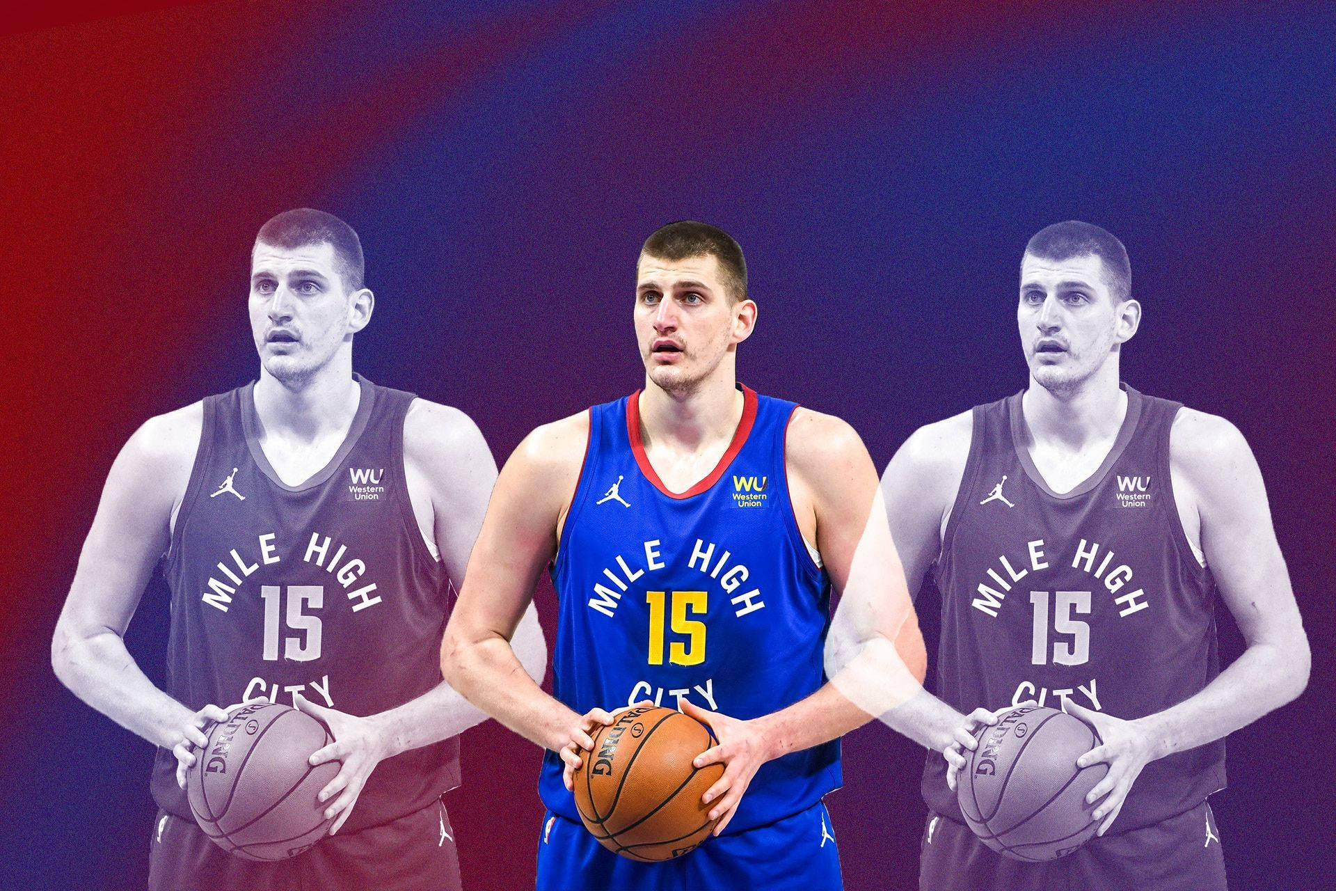 Jokic 桌布 壁紙 — 一名身穿藍色球衣的籃球運動員在紅藍漸變背景上，將球置於自己的兩個褪色版本之間。