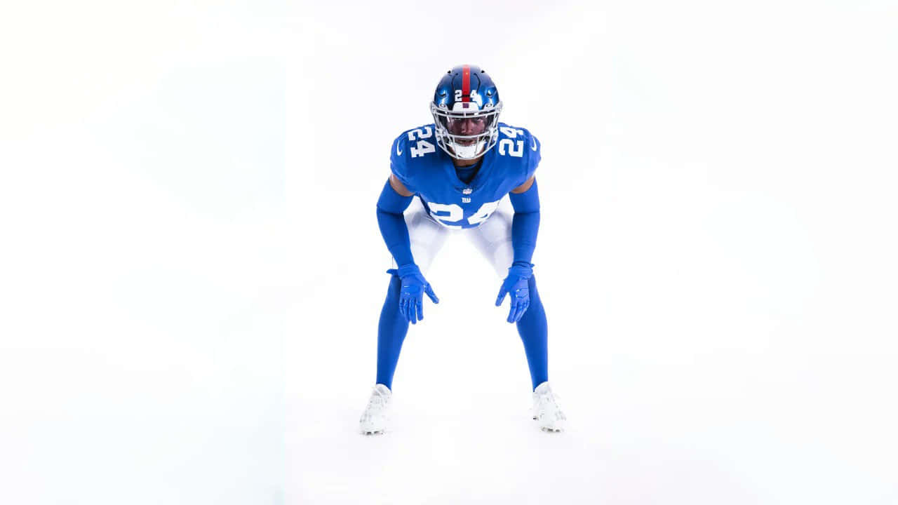 James Bradberry 桌布 壁紙 — 一名身穿藍色球衣的紐約巨人隊美式足球員在純白背景前蹲下，擺出準備姿勢。