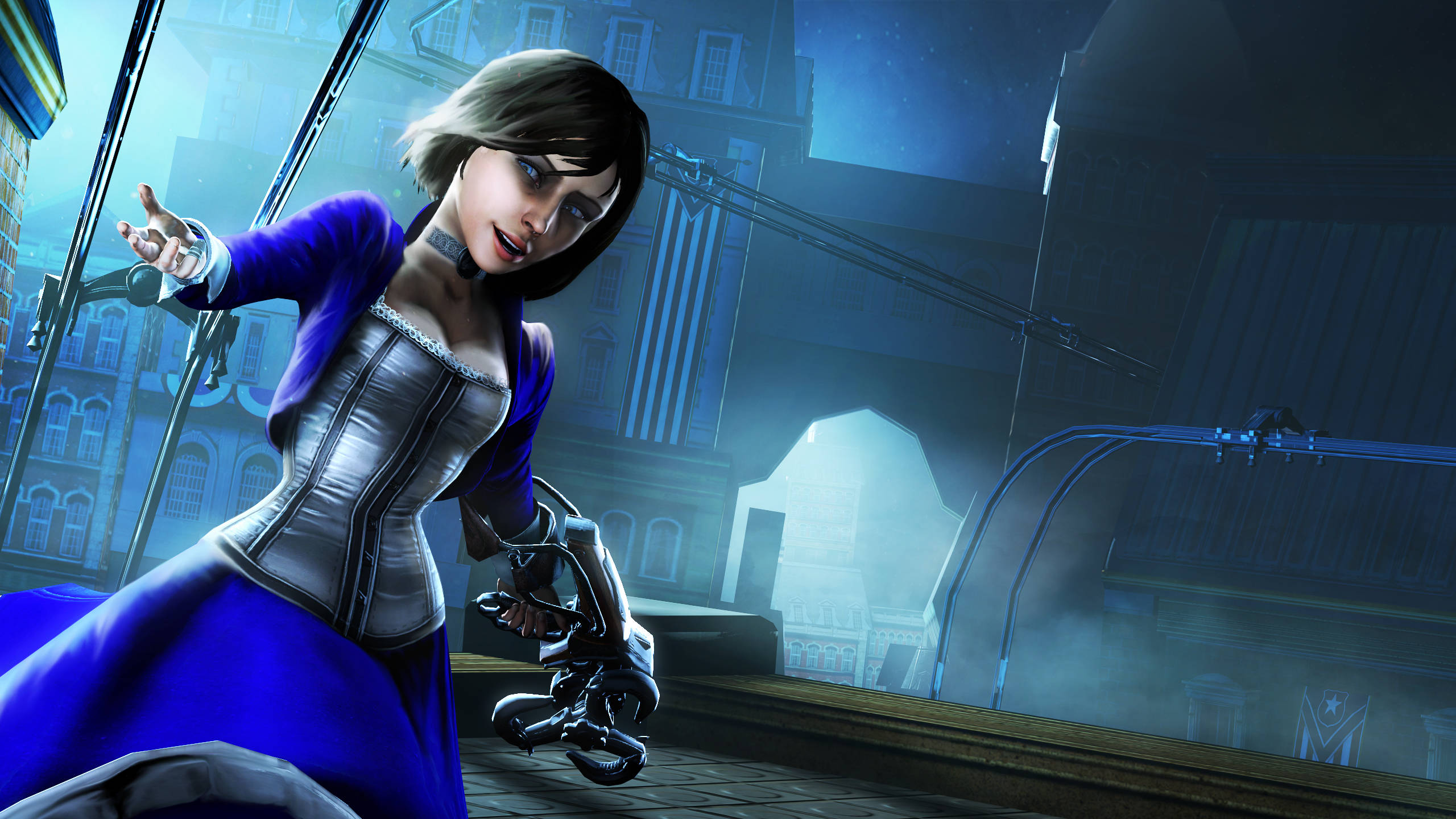 Bioshock Infinite Desktop 桌布 壁紙 — 一名身穿藍色連衣裙和束腰的女性在夜晚站在屋頂上，手持機械臂，背景是霧氣瀰漫的城市景觀。