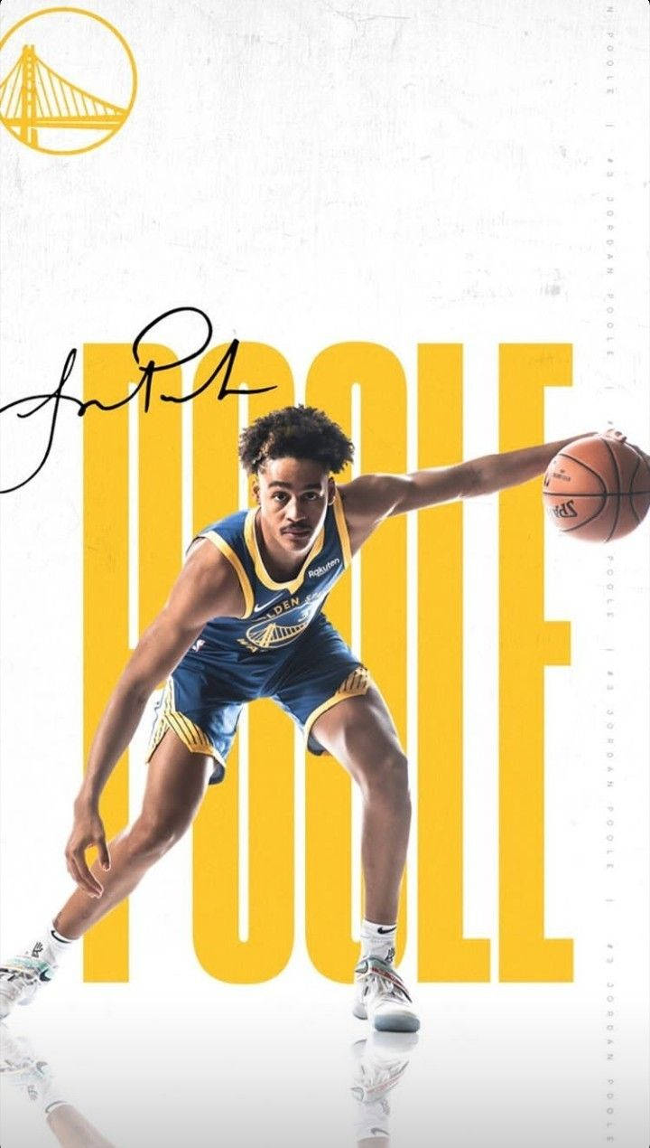 NBA 桌布 壁紙 — 一名身穿藍黃色球衣的籃球運動員在白色背景上運球，背景有大型黃色文字和金門大橋標誌。