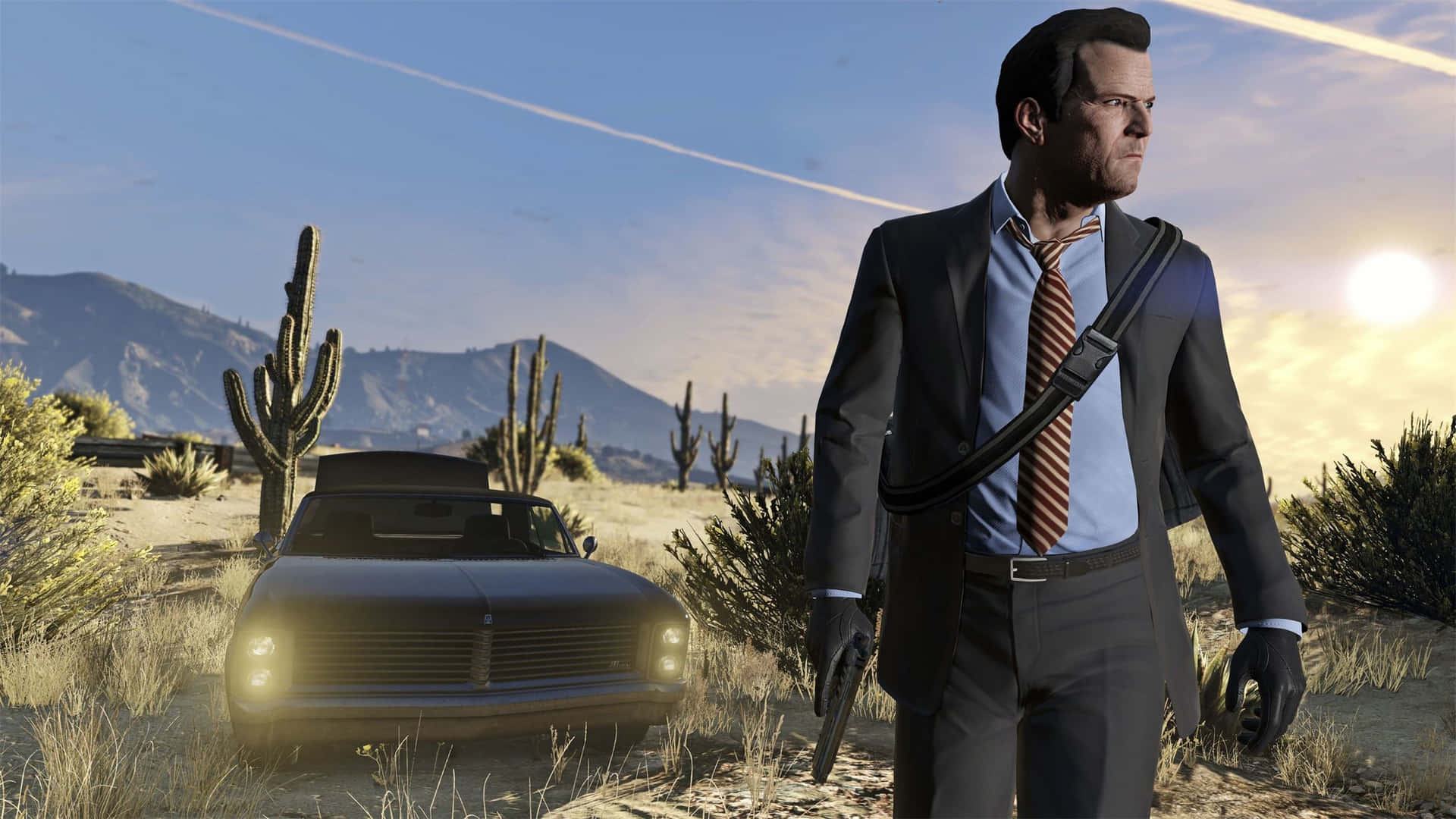 GTA 5 動圖 桌布 壁紙 — 一名身穿西裝的男子在烈日下，於有仙人掌和山脈的沙漠中，沿著一輛老爺車行走。