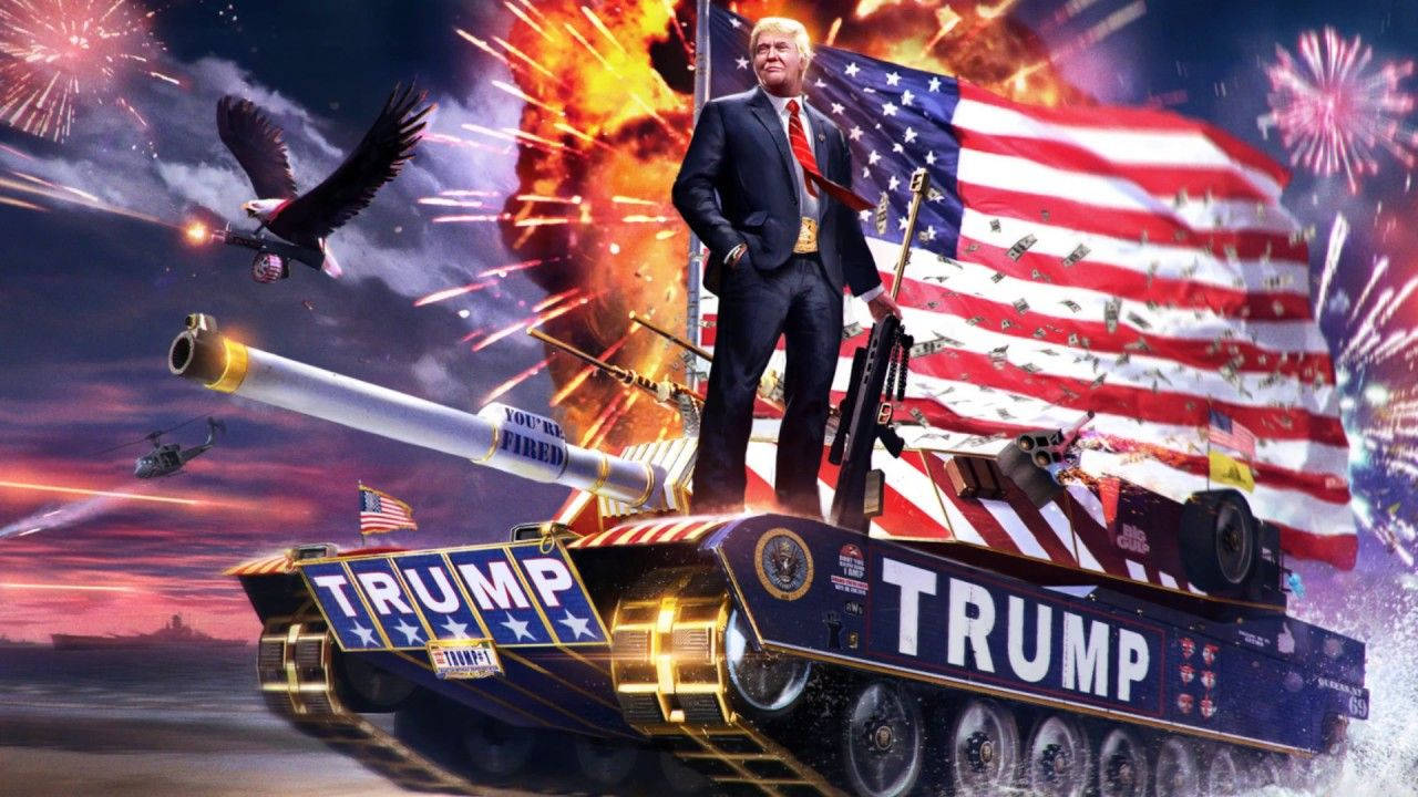 Badass Patriotic 桌布 壁紙 — 一名身穿西裝的男子站在標有「TRUMP」的坦克上，身後有美國國旗和煙火爆炸。