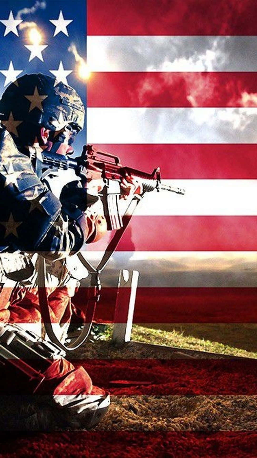 American 桌布 壁紙 — 一名身穿迷彩服的士兵跪著射擊步槍，背景是戲劇性的美國國旗和火熱的天空。